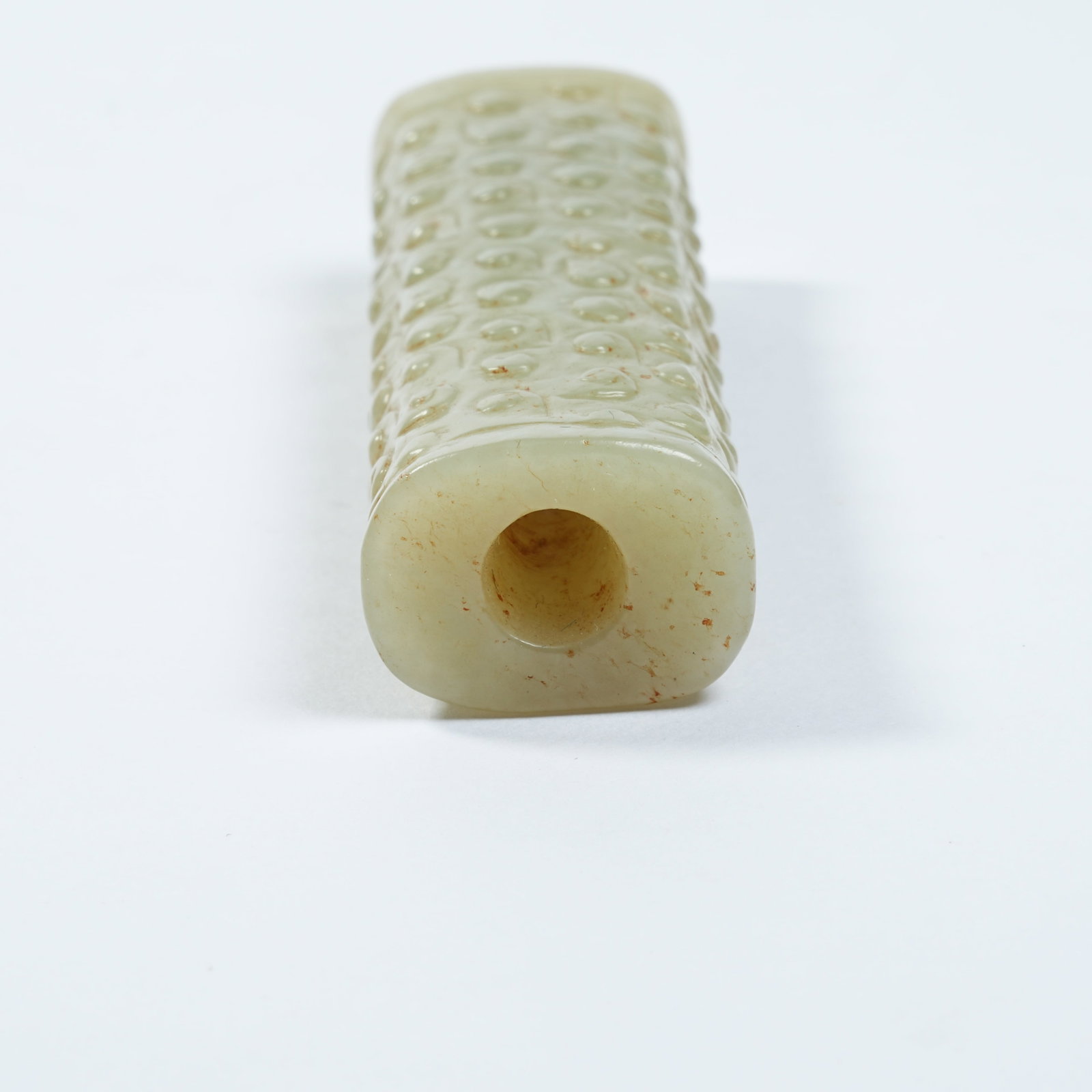 A ANCIENT JADE CYLINDRICAL BEAD WITH INTERLOCKING CLOUD PATTERNS - 4