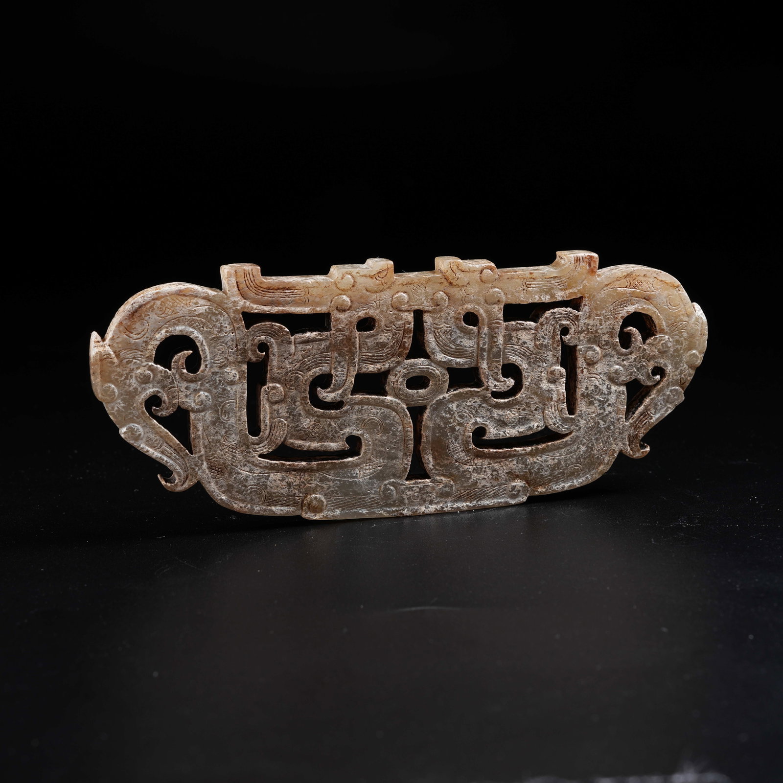 A ANCIENT JADE PENDANT WITH TWIN DRAGON PATTERNS: Ancient Jade Pendant with Twin Dragon Patterns