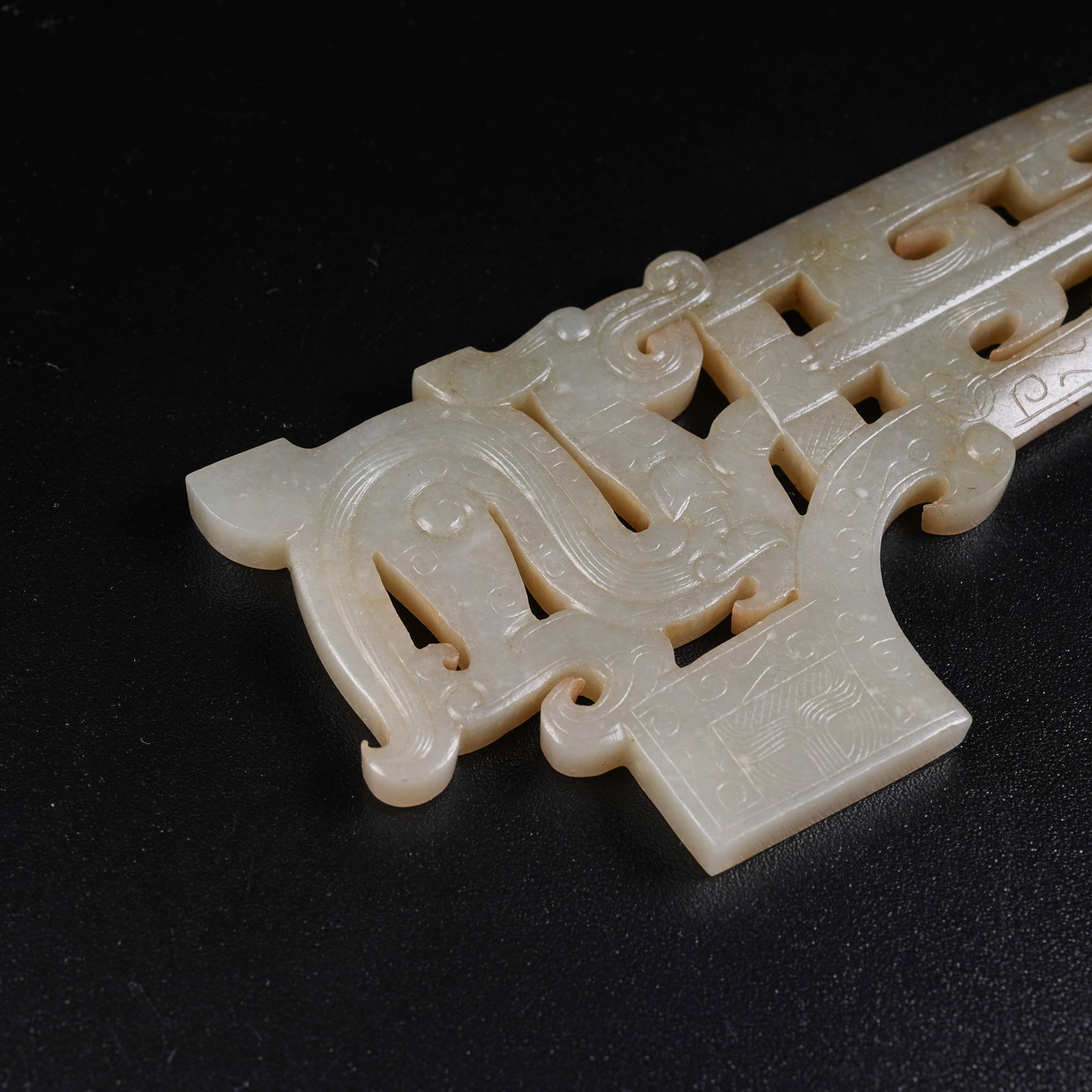 A ANCIENT JADE GE DAGGER WITH DRAGON PATTERNS - 2