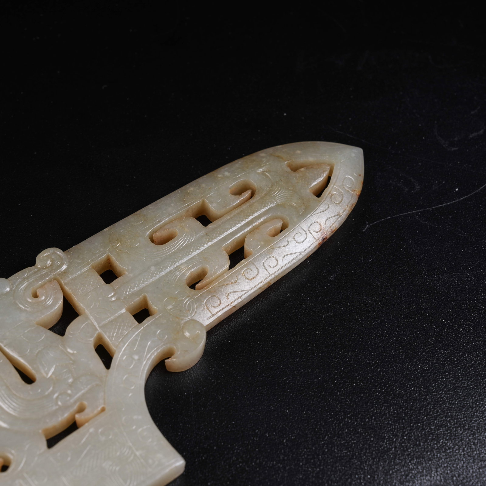 A ANCIENT JADE GE DAGGER WITH DRAGON PATTERNS - 3