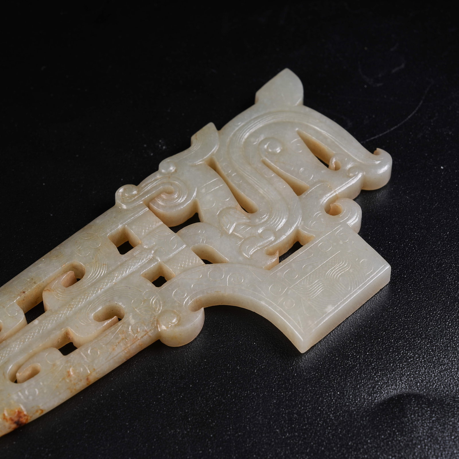 A ANCIENT JADE GE DAGGER WITH DRAGON PATTERNS - 9