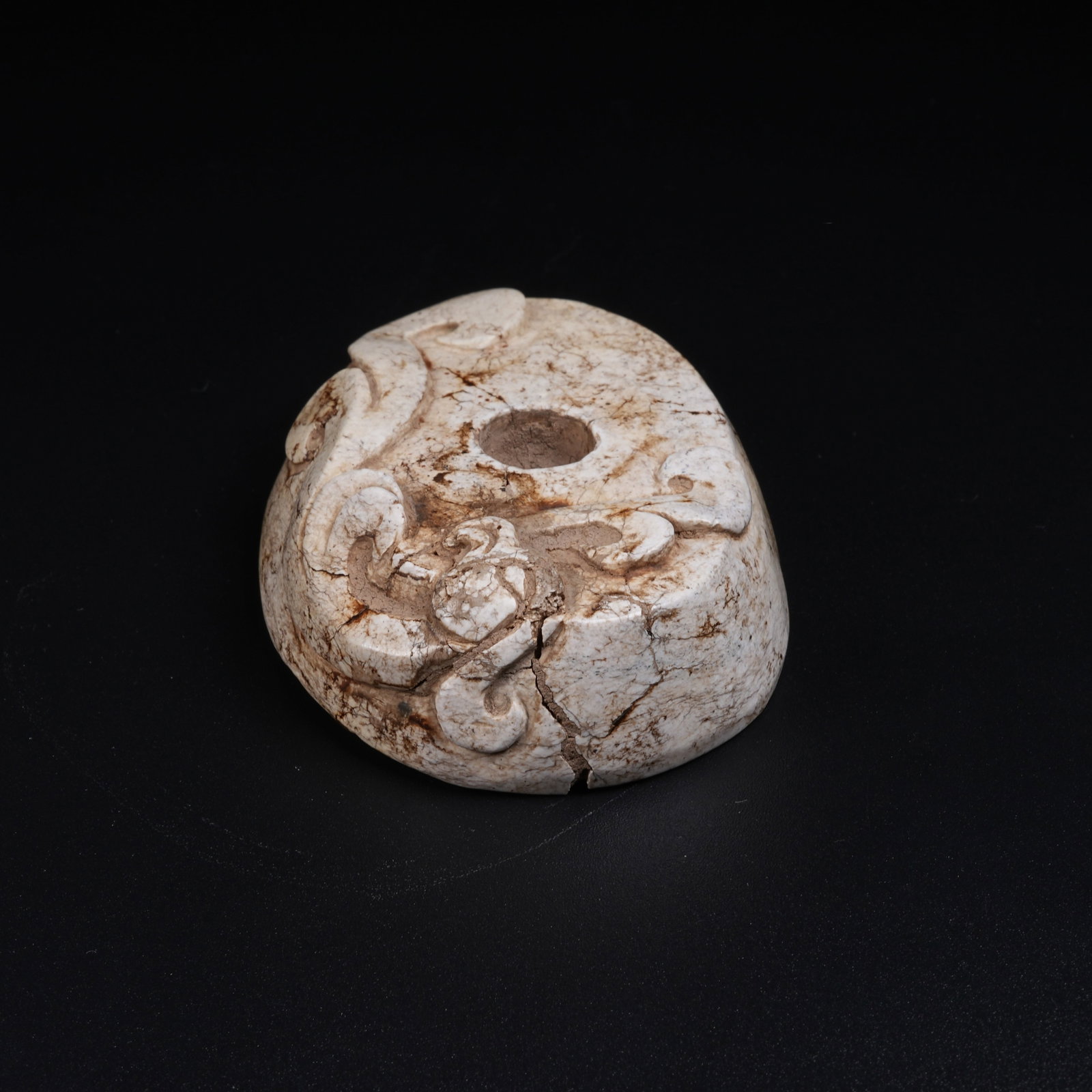 A ANCIENT JADE BASE WITH PHOENIX PATTERNS - 3