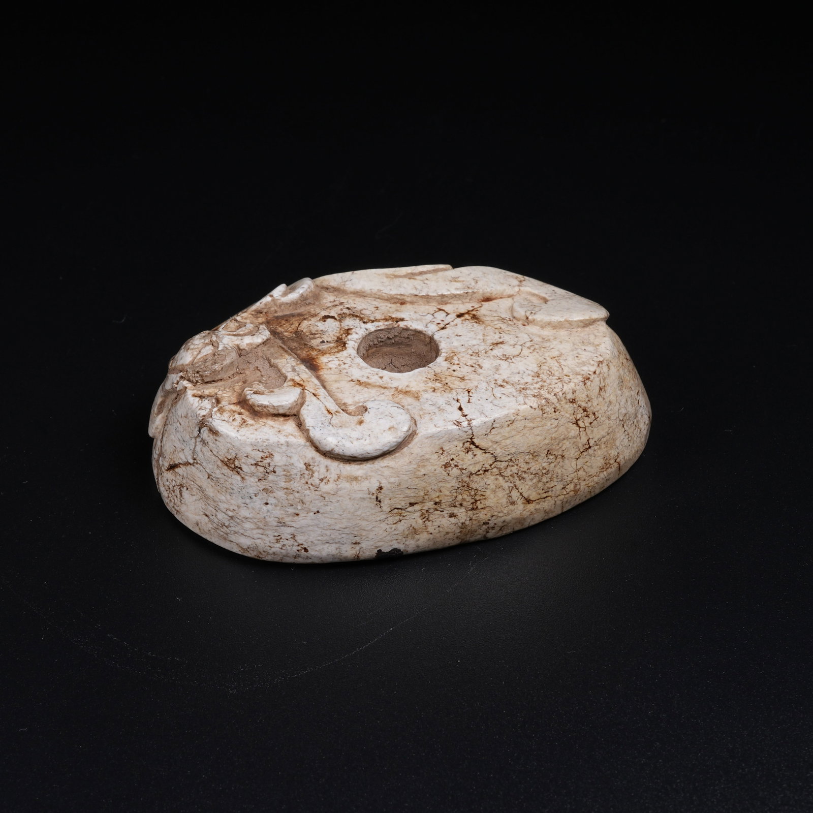 A ANCIENT JADE BASE WITH PHOENIX PATTERNS - 4