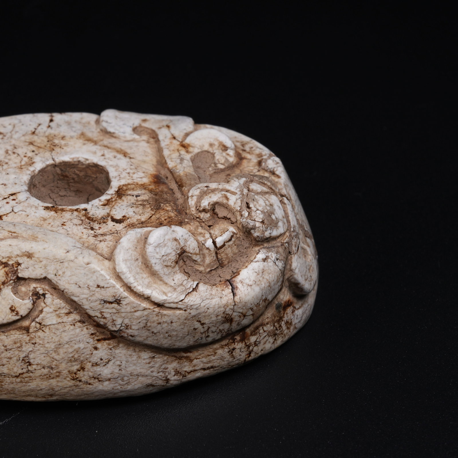 A ANCIENT JADE BASE WITH PHOENIX PATTERNS - 6
