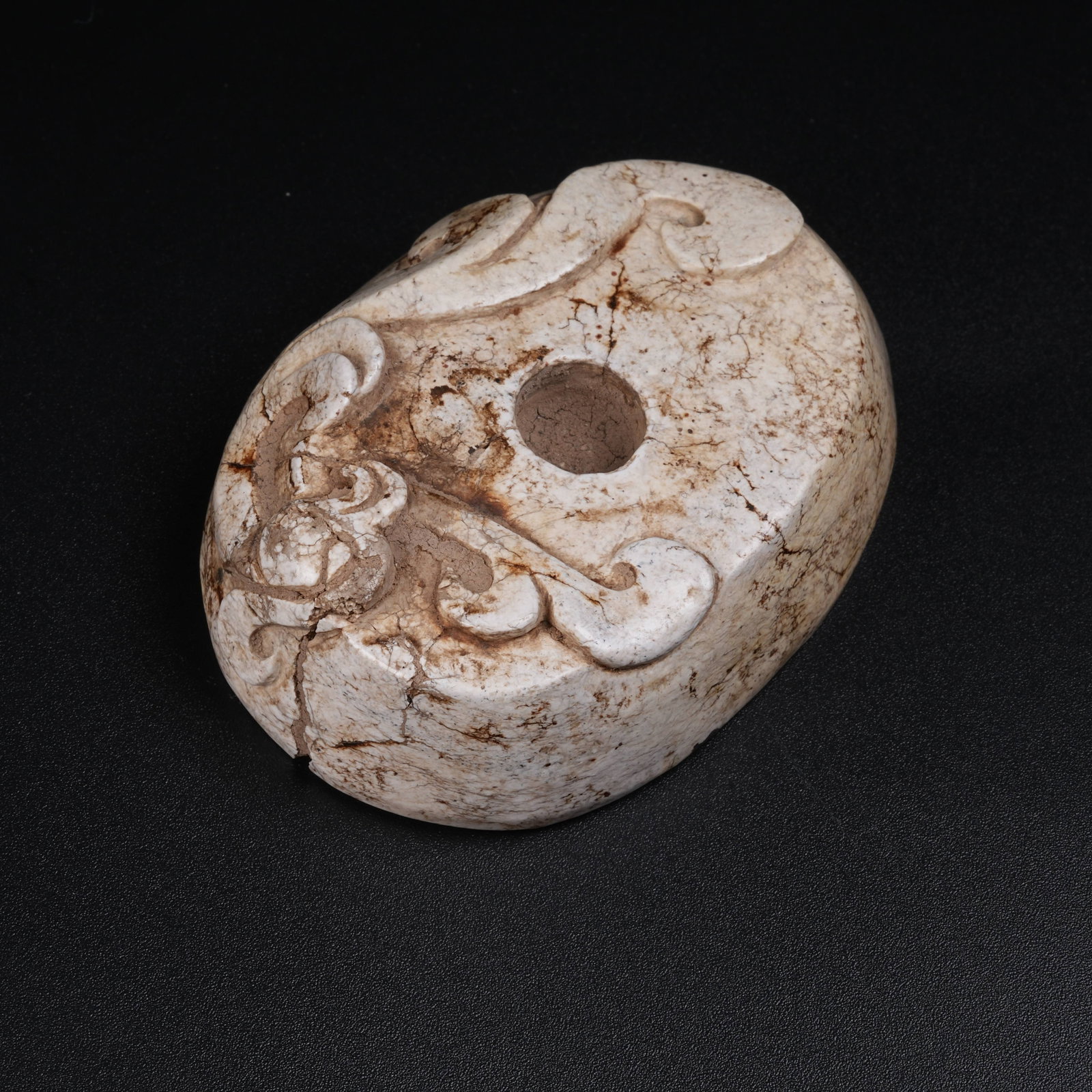A ANCIENT JADE BASE WITH PHOENIX PATTERNS - 9