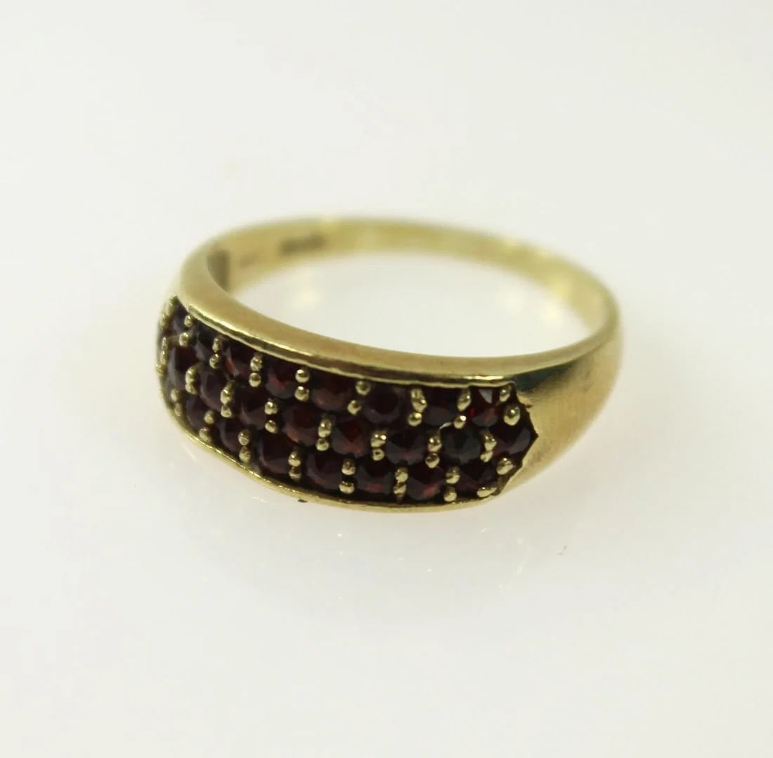 GARNET RING IN 14CT YELLOW GOLD: Garnet Ring in 14ct Yellow Gold