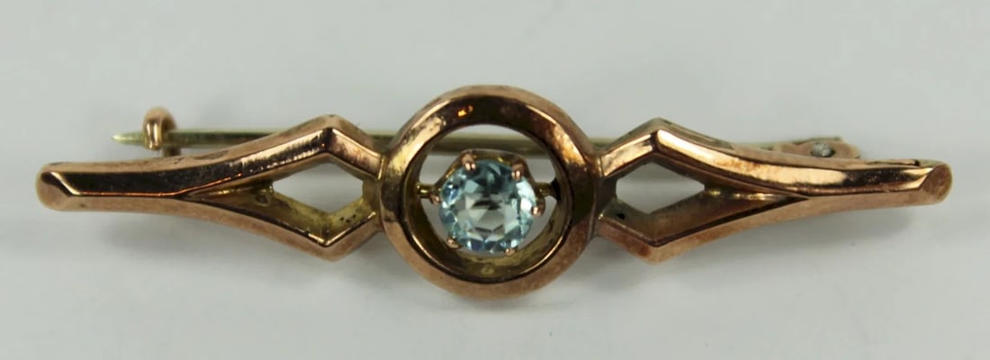 AQUAMARINE PIN IN 9CT ROSE GOLD: Aquamarine Pin in 9ct Rose Gold