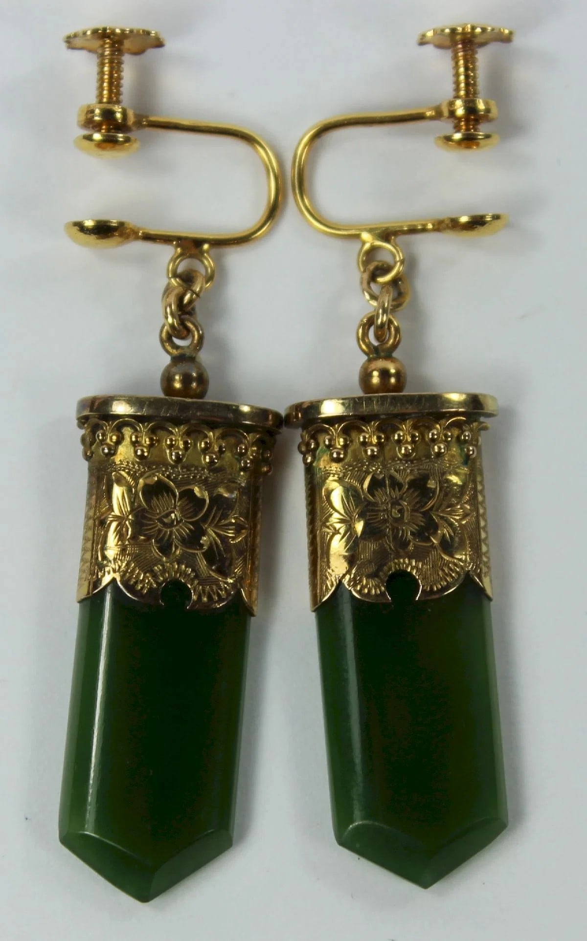 NEPHRITE JADE SCREW-BACK DROP EARRINGS IN 9CT YELLOW GOLD COLUMN MOUNTS (PAIR): Nephrite Jade Screw-back Drop Earrings in 9ct Yellow Gold Column Mounts (Pair)