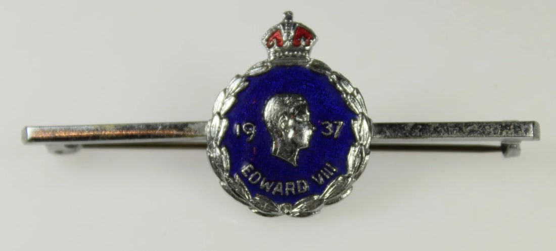 GREAT BRITAIN 1937 - DATED EDWARD VIII SOUVENIR BLUE ENAMELLED CORONATION BAR PIN: Great Britain 1937 - dated Edward VIII Souvenir Blue Enamelled Coronation Bar Pin