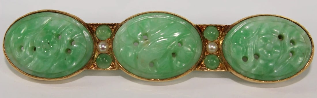 JADE AND SEED PEARL BAR BROOCH IN 18CT YELLOW GOLD: Jade and Seed Pearl Bar Brooch in 18ct Yellow Gold