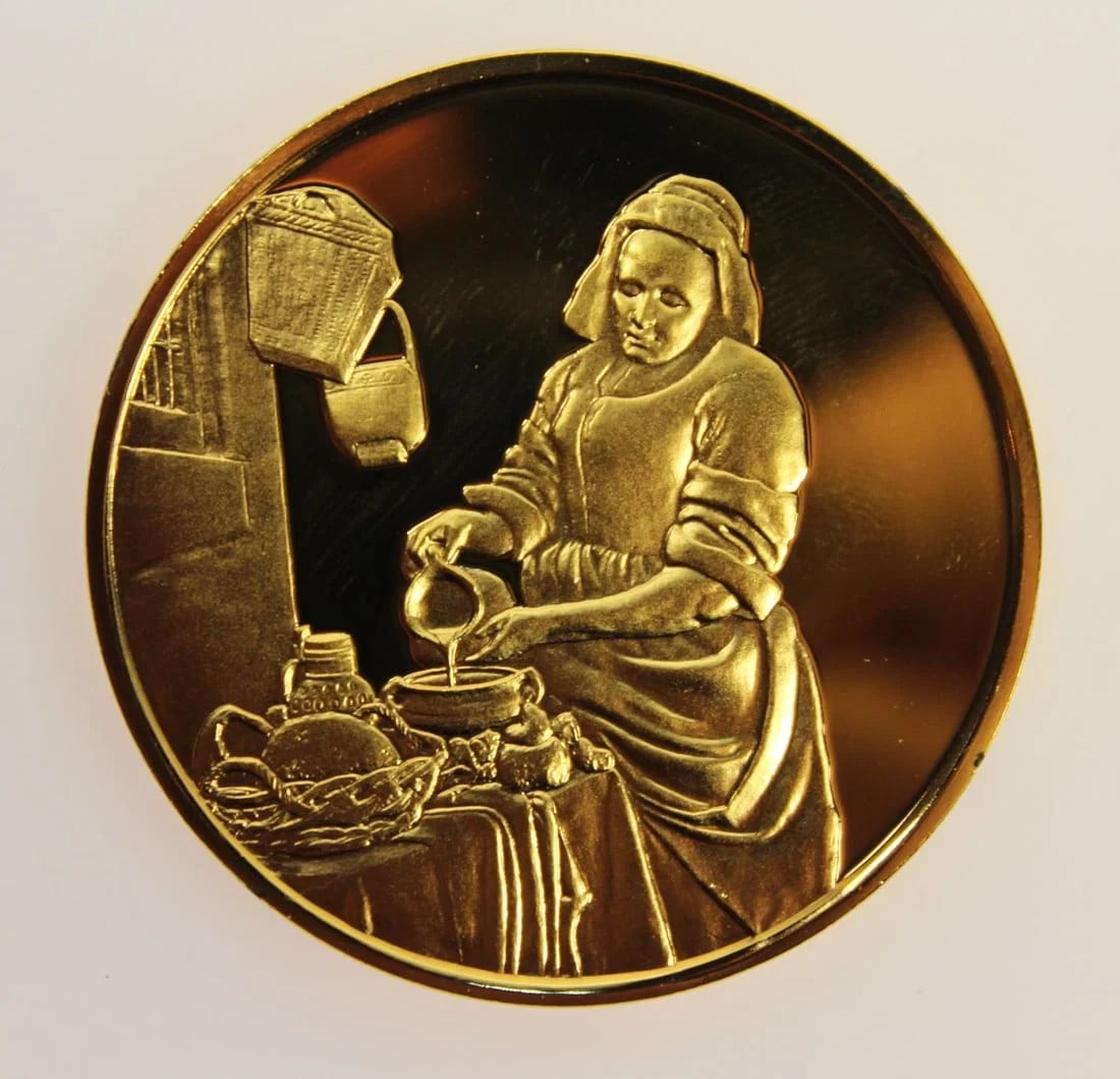 VERMEER 'MELKMEISJE' MEDALLION IN GILT STERLING (925) SILVER, NEAR FDC (1 of 2)