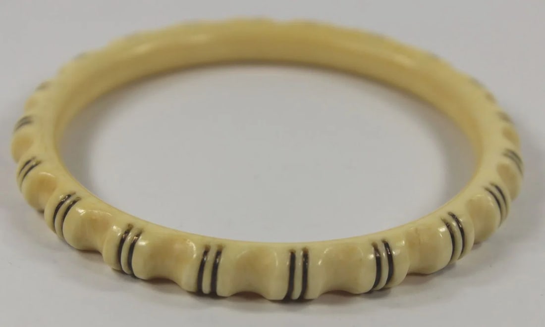 BANGLE WITH STERLING (925) SILVER INLAY (1 of 2)