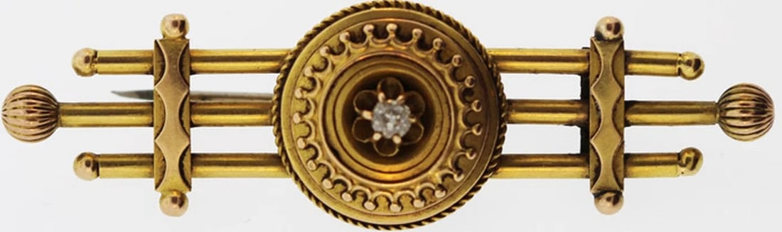 ANTIQUE BAR BROOCH IN 16CT YELLOW GOLD WITH SMALL OLD-CUT DIAMOND AT CENTRE: Antique Bar Brooch in 16ct Yellow Gold with small old-cut Diamond at centre