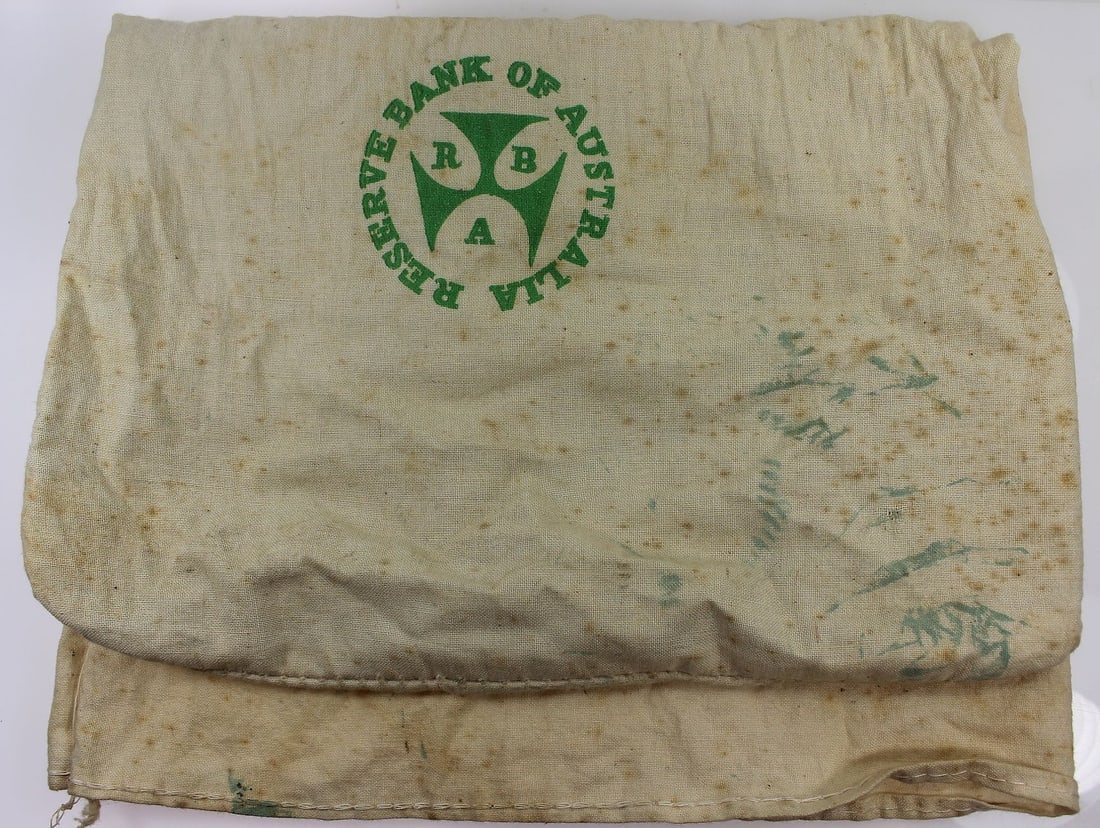 VINTAGE RESERVE BANK OF AUSTRALIA BANK BAG (1 of 2)