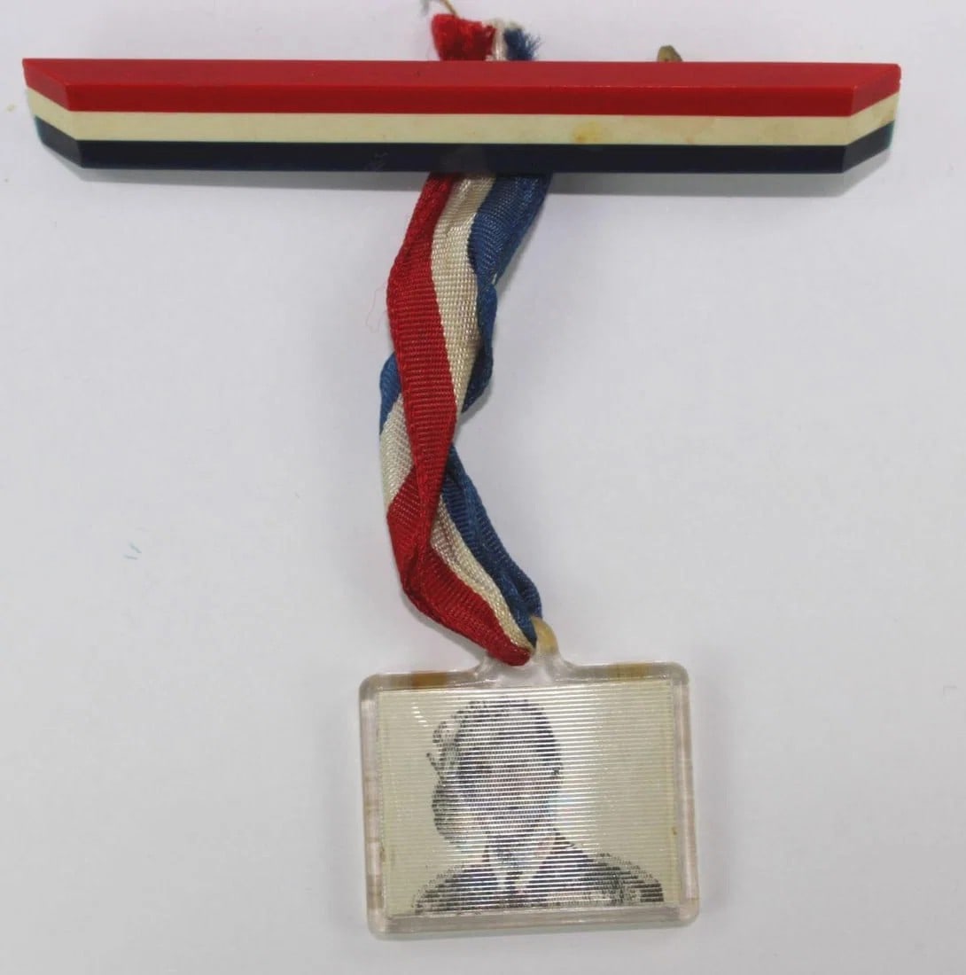AUSTRALIA 1954 SOUVENIR OF THE ROYAL VISIT OF QEII, AS ISSUED WITH ORIGINAL SILK RIBBON AND BAR: Australia 1954 Souvenir of the Royal Visit of QEII, As issued with Original Silk Ribbon and Bar