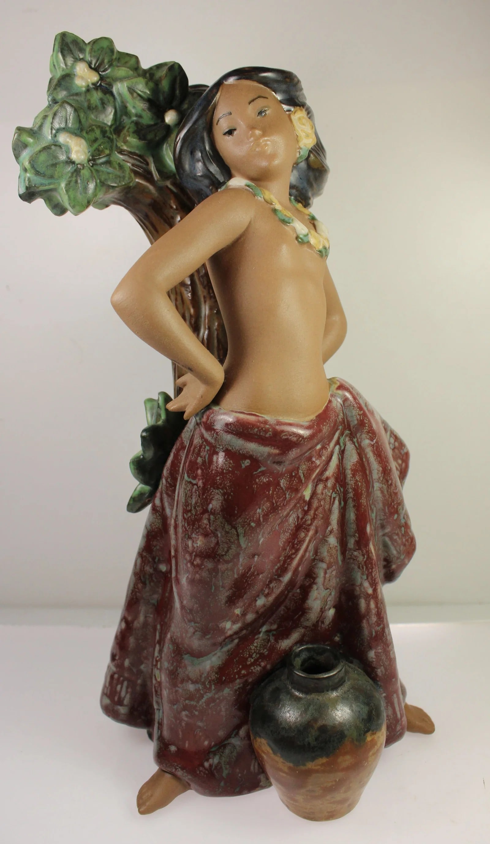 LLADRO HAWAIIAN GIRL FIGURINE (1 of 4)