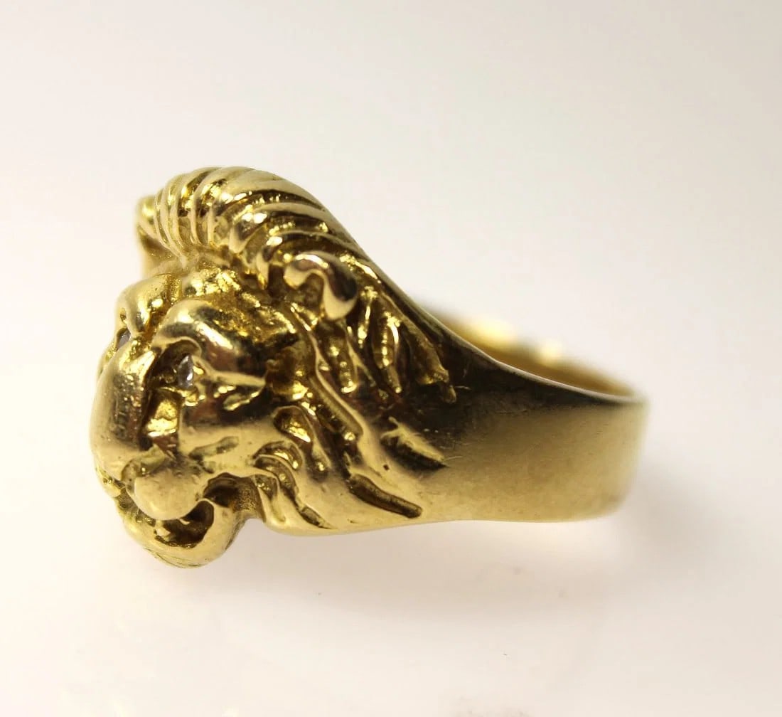MAJESTIC LIONS HEAD RING IN 18CT YELLOW GOLD WITH DIAMOND EYES: Majestic Lions Head Ring in 18ct Yellow Gold with Diamond Eyes