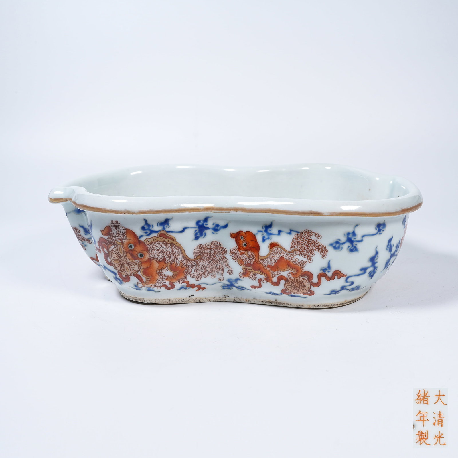 A PEANUT SHAPED WASHER WITH BLUE AND WHITE IRON RED LION PATTERNS: Peanut Shaped Washer with Blue and White Iron Red Lion Patterns