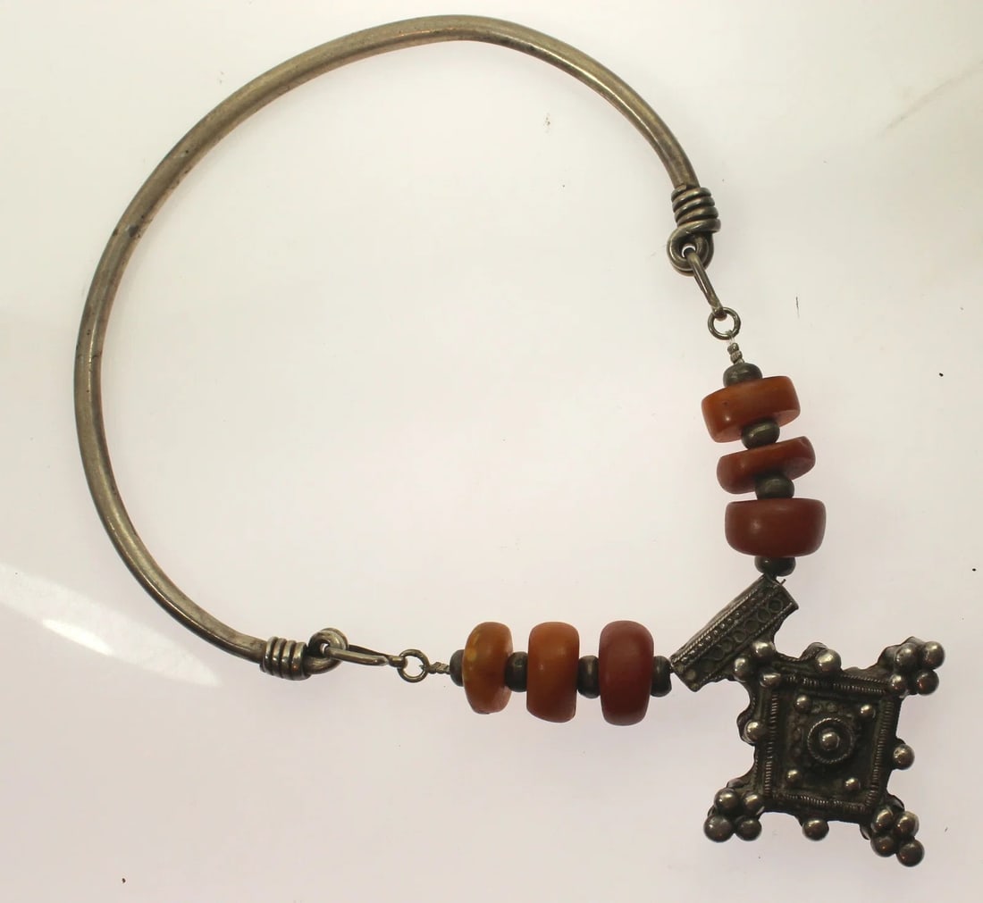 SUBSTANTIAL STERLING (925) SILVER CHOKER WITH AMBER BEADS: Substantial Sterling (925) Silver Choker with Amber Beads