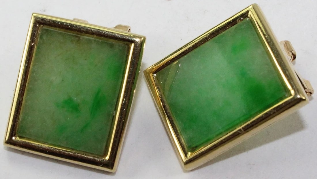GREEN JADE CLIP-ON EARRINGS IN 18CT YELLOW GOLD (PAIR): Green Jade Clip-on Earrings in 18ct Yellow Gold (Pair)