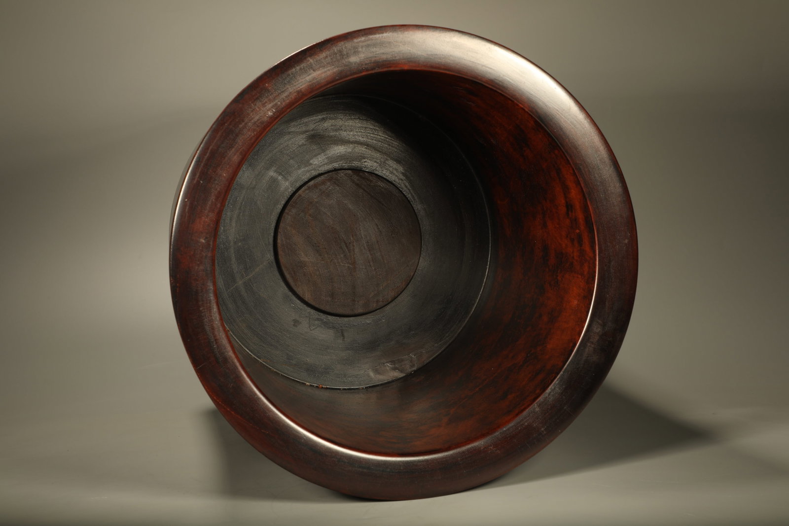 A PLAIN SURFACE PADAUK LARGE BRUSH POT - 5