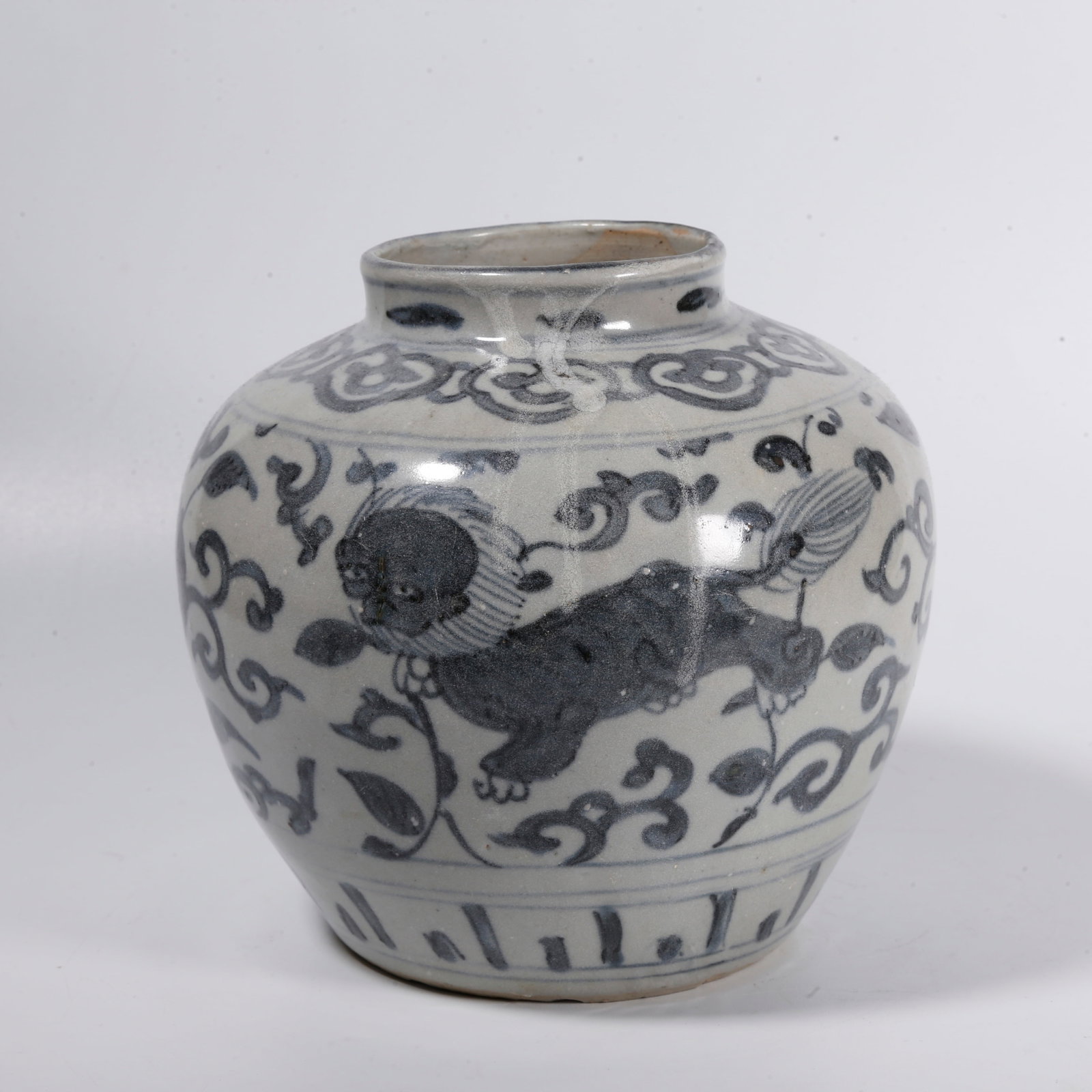 A BLUE AND WHITE JAR WITH BEAST PATTERNS (1 of 9)