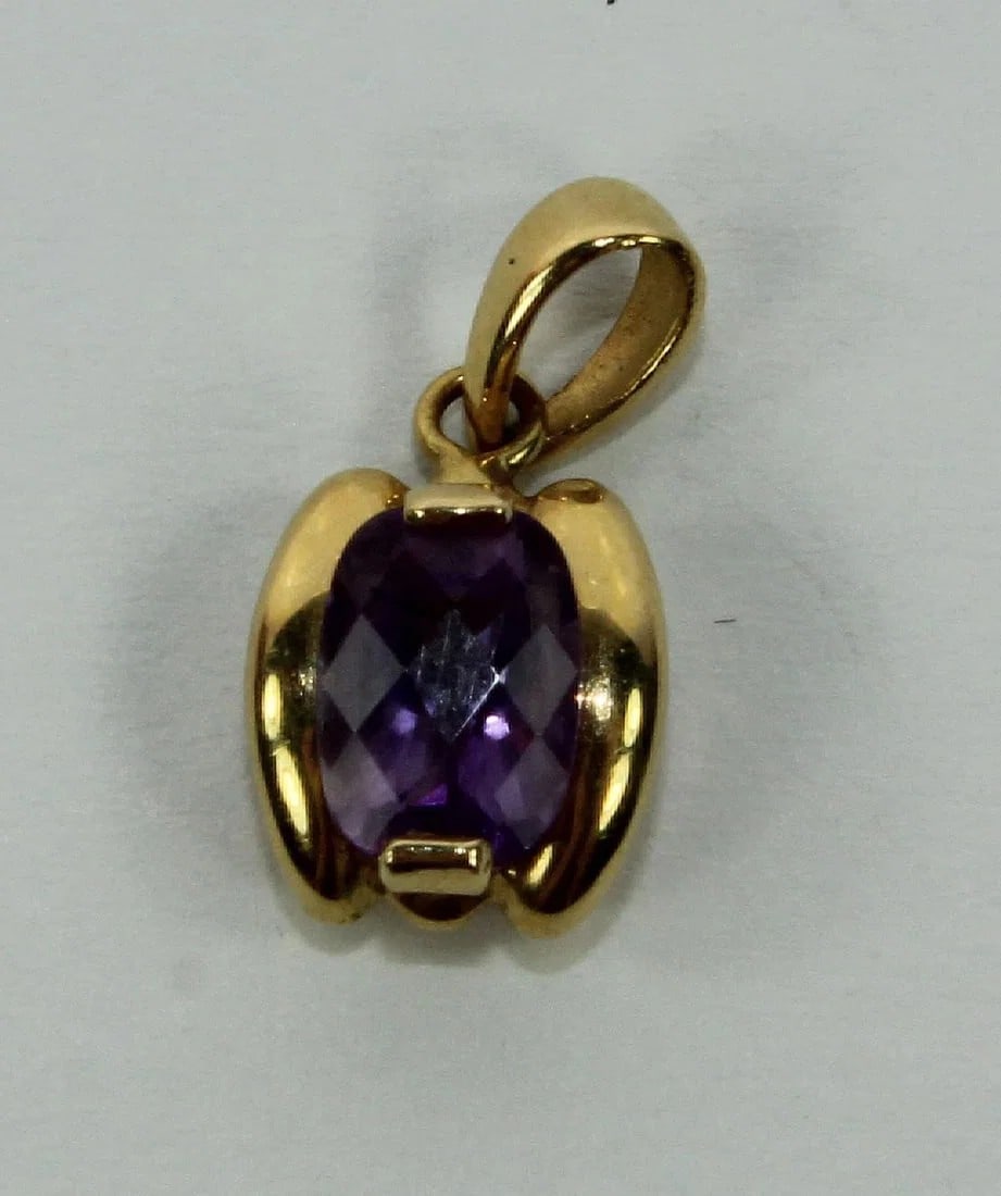 SMALL AMETHYST PENDANT IN 14CT YELLOW GOLD: Small Amethyst Pendant in 14ct Yellow Gold