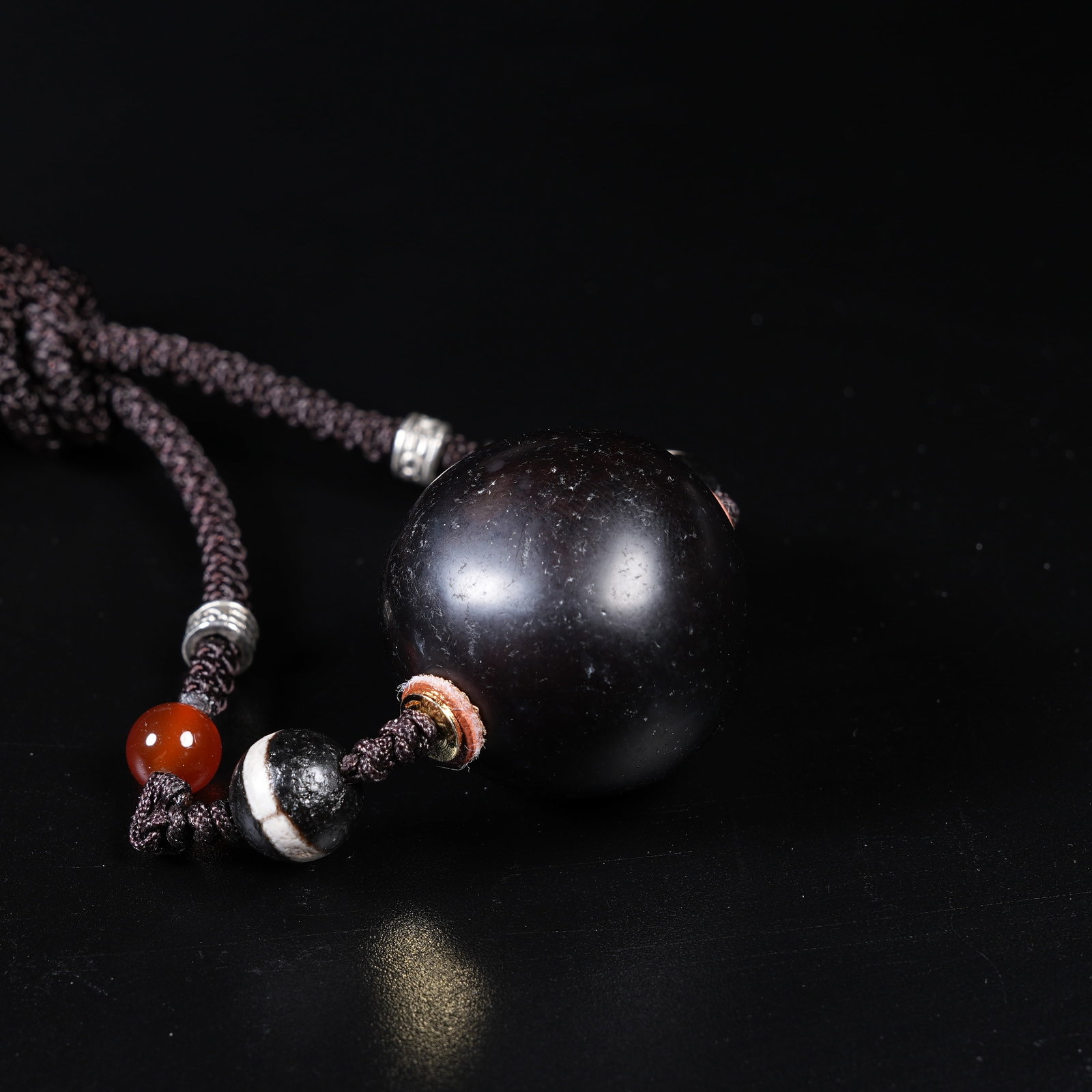 A AGATE SUGAR BALL HANGING ORNAMENT: Agate Sugar Ball Hanging Ornament