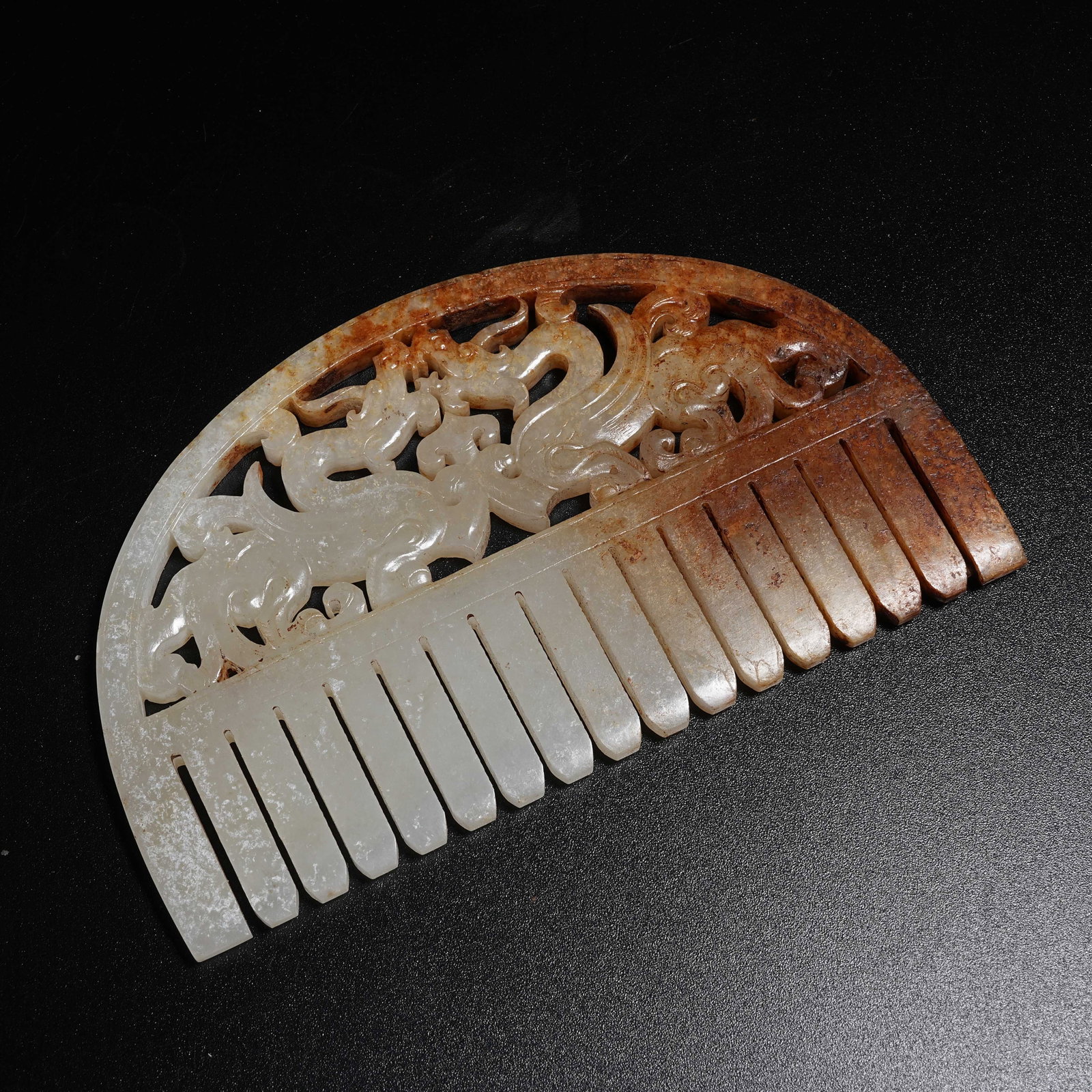 A ANCIENT JADE COMB WITH DRAGON PATTERNS - 10