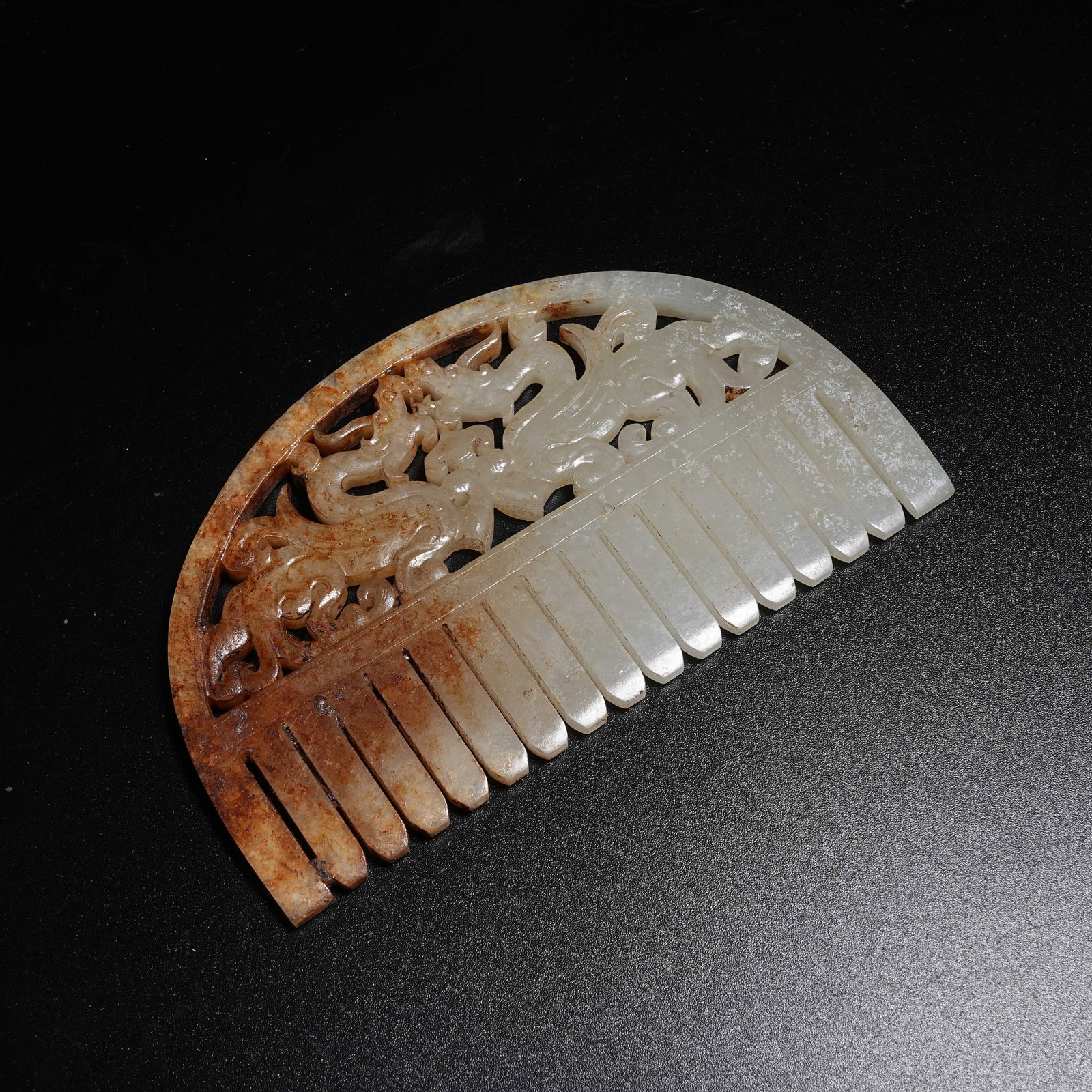 A ANCIENT JADE COMB WITH DRAGON PATTERNS (1 of 10)