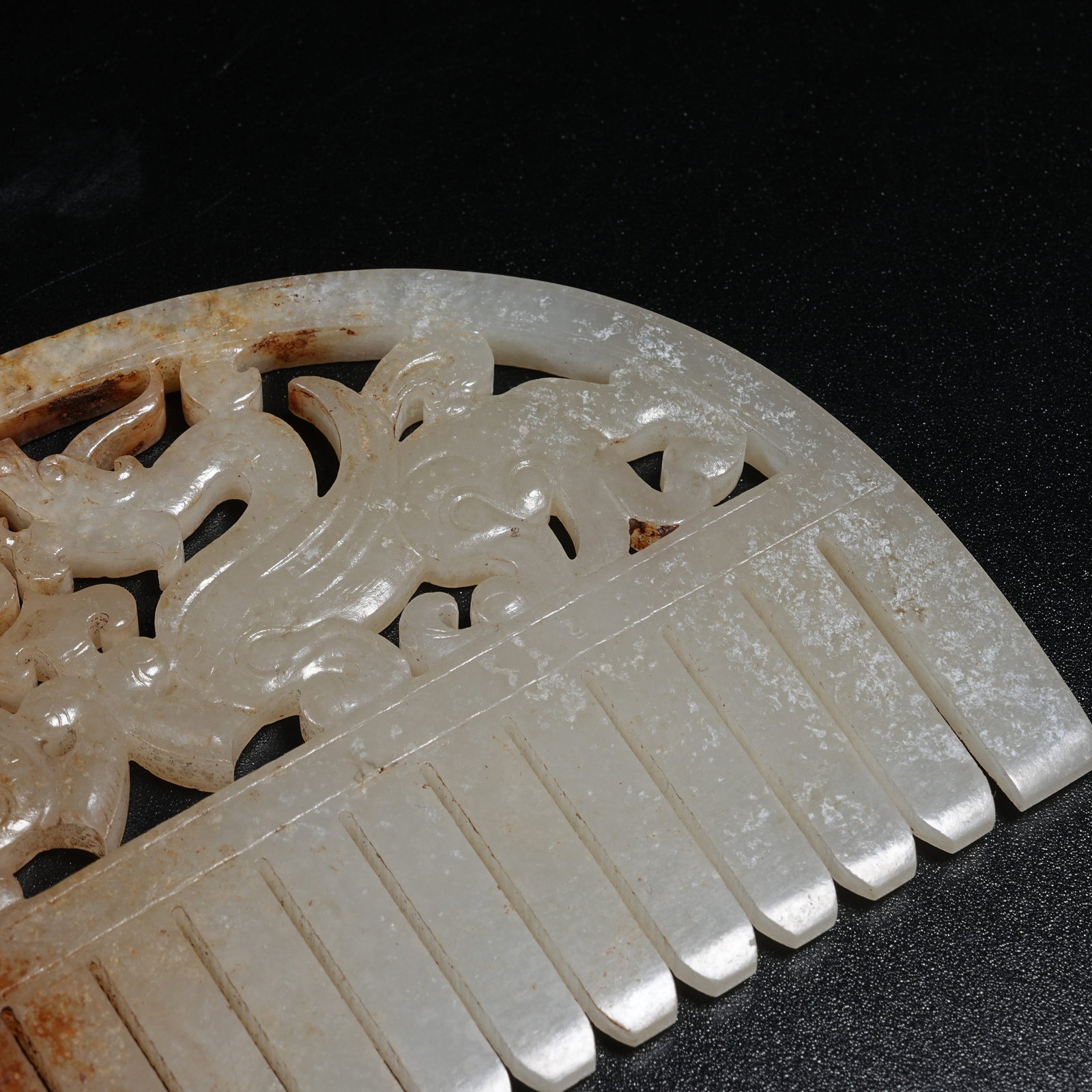 A ANCIENT JADE COMB WITH DRAGON PATTERNS - 2