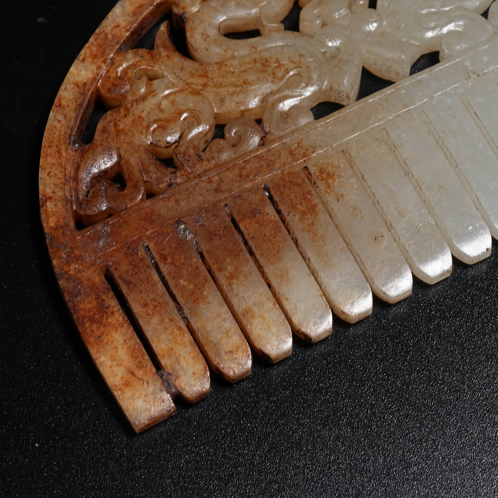 A ANCIENT JADE COMB WITH DRAGON PATTERNS - 4