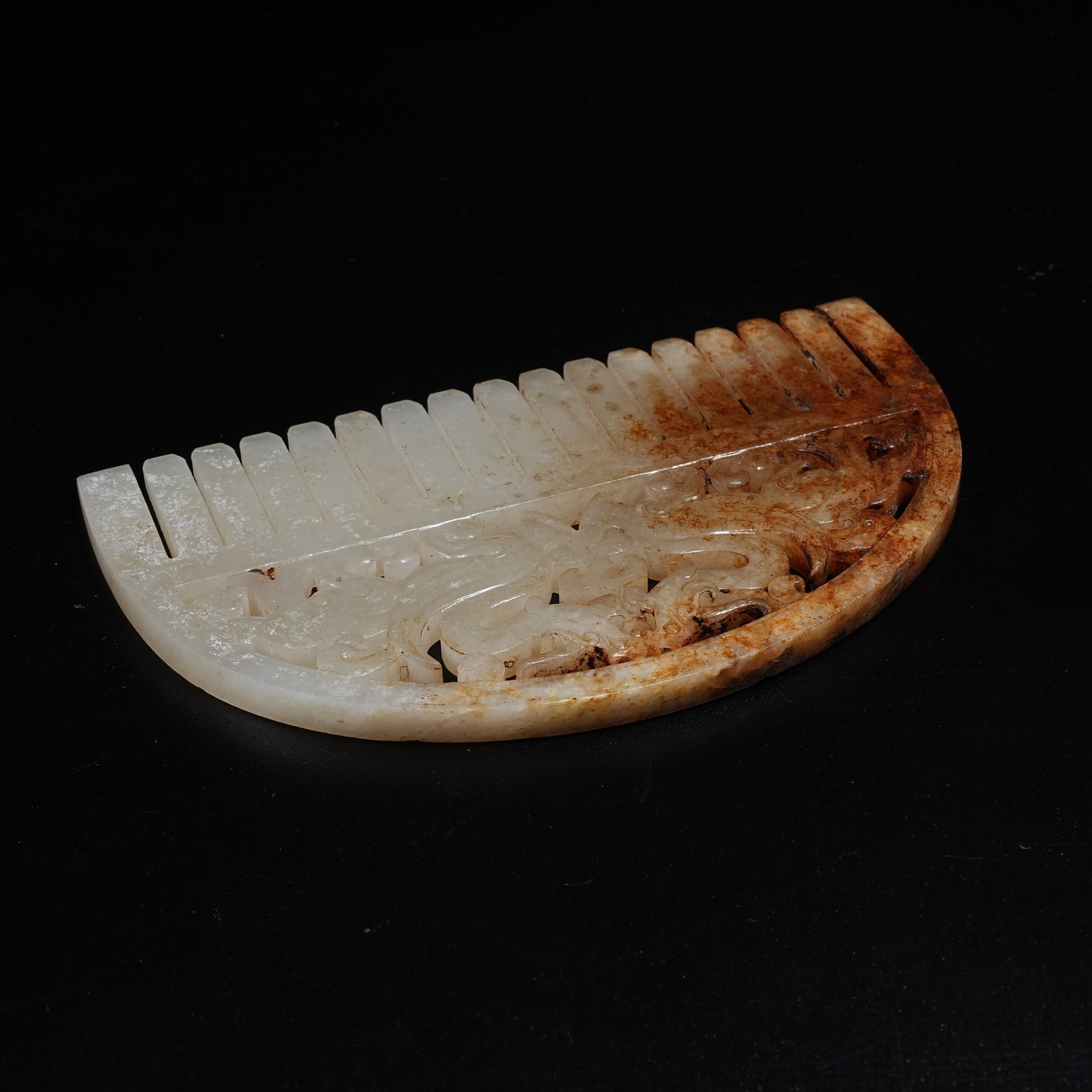 A ANCIENT JADE COMB WITH DRAGON PATTERNS - 8
