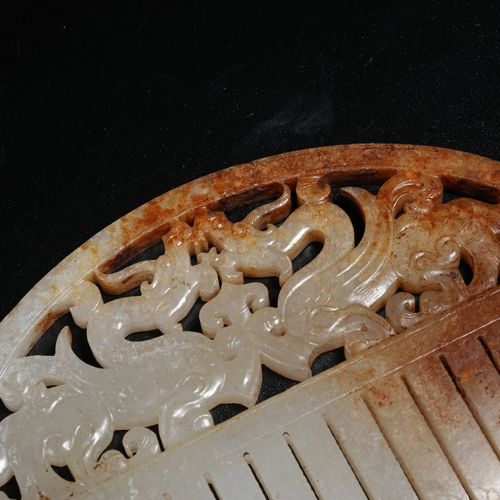 A ANCIENT JADE COMB WITH DRAGON PATTERNS - 9