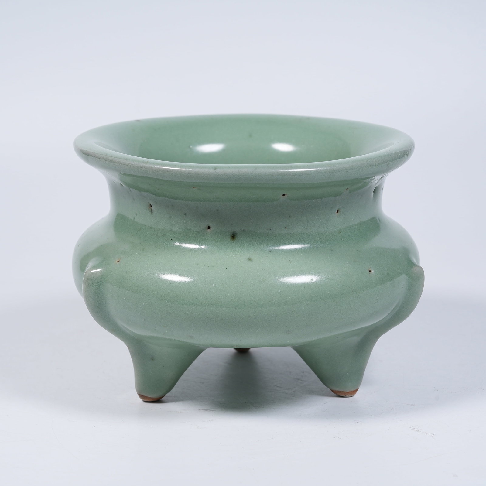 A LONGQUAN KILN LI-SHAPED CENSER: Longquan Kiln Li-shaped Censer