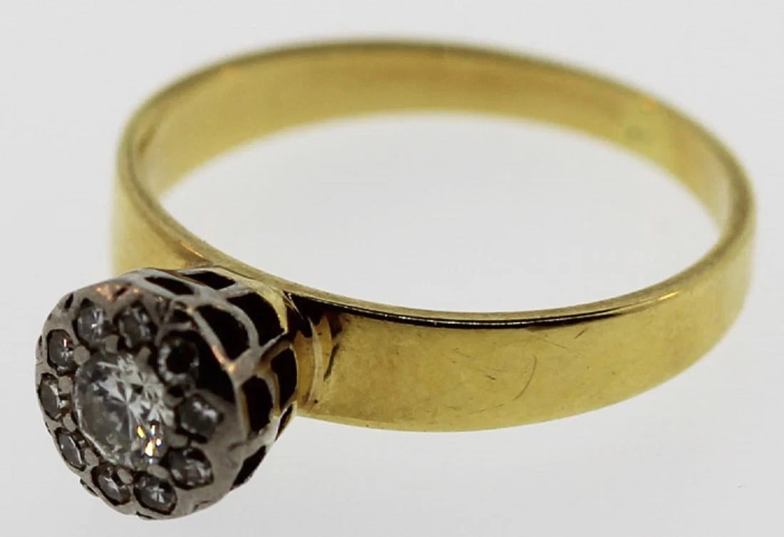 DIAMOND CLUSTER RING IN 18CT YELLOW GOLD (1 of 3)