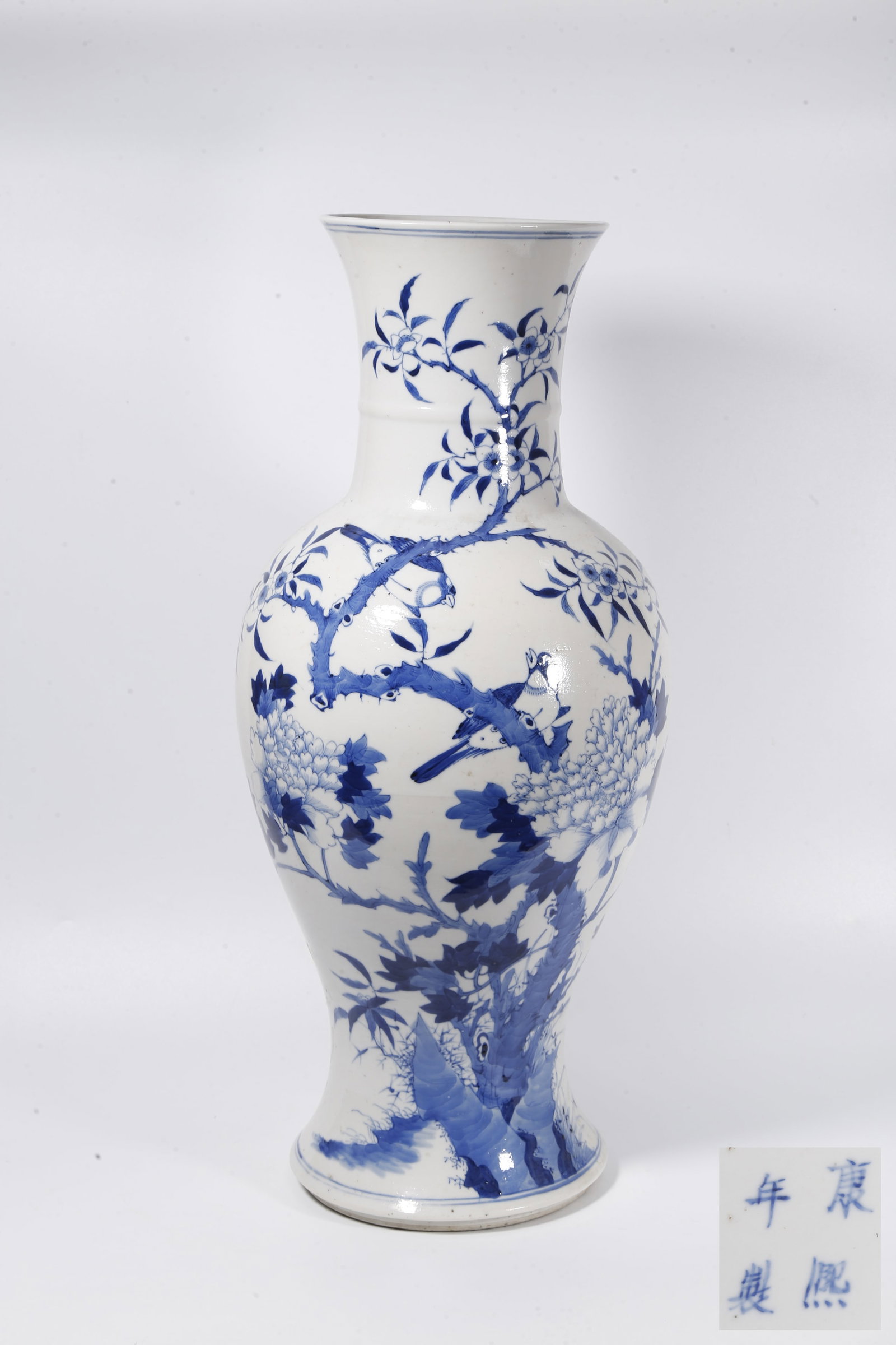 A BLUE AND WHITE GUANYIN VASE WITH ROCK AND FLORAL PATTERNS: Blue and White Guanyin Vase with Rock and Floral Patterns