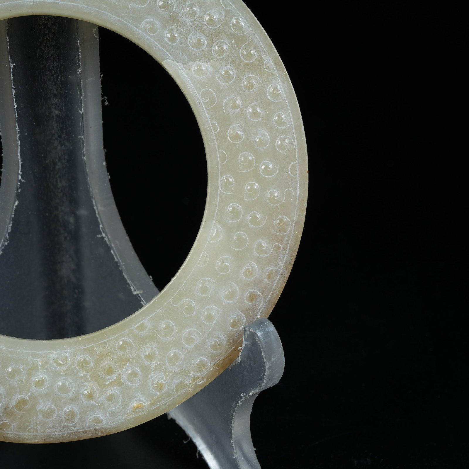 A ANCIENT JADE YUAN RING WITH GRAIN PATTERNS - 2