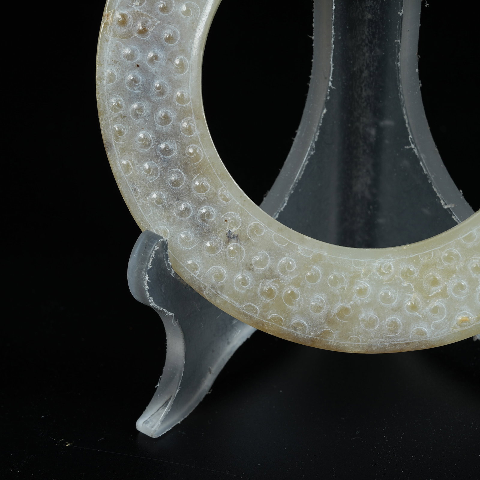 A ANCIENT JADE YUAN RING WITH GRAIN PATTERNS - 4