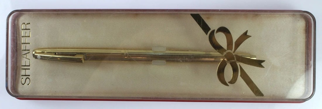 VINTAGE GOLD-PLATE 'SHEAFFER' PEN IN ORIGINAL CASE: Vintage Gold-plate 'Sheaffer' Pen in original case