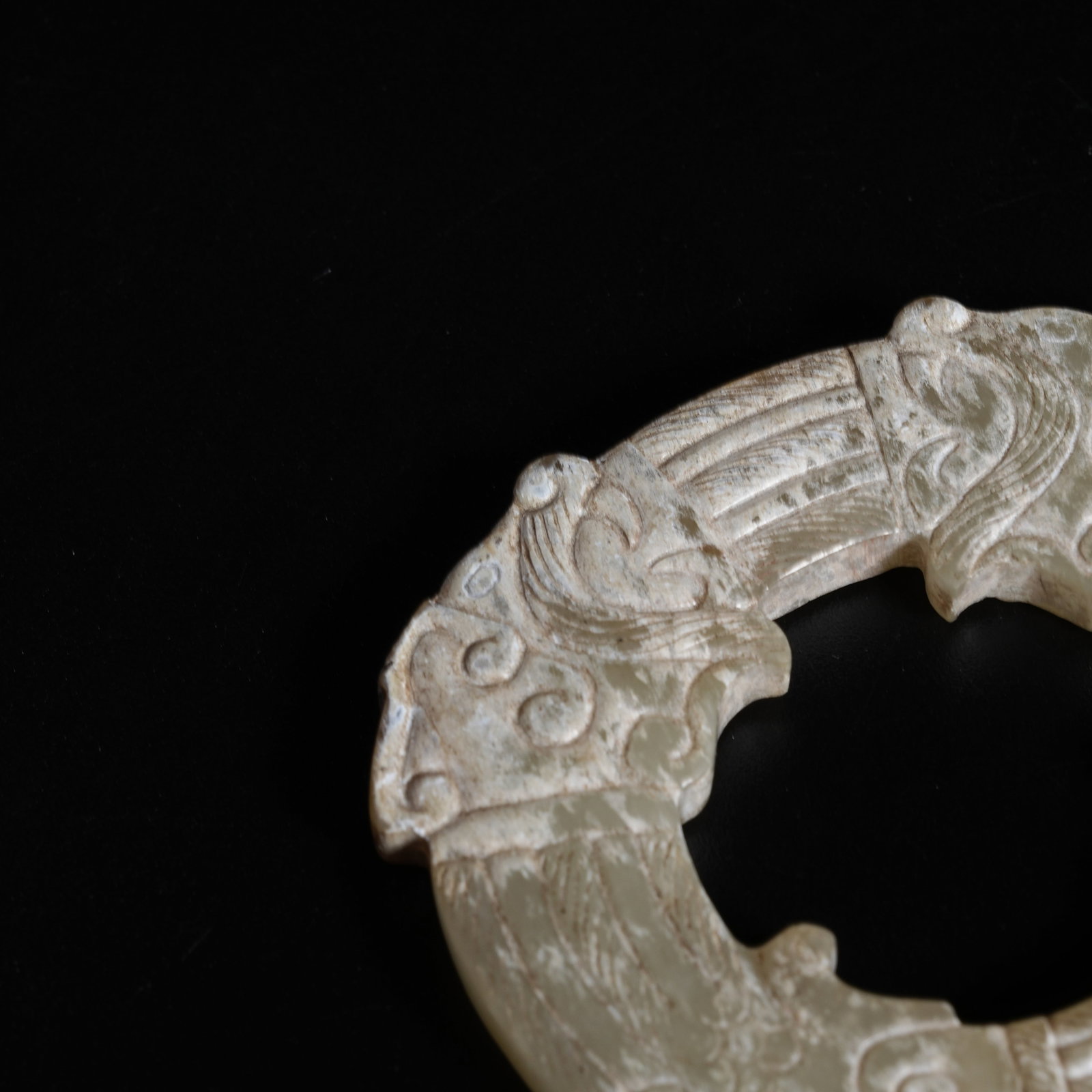 A ANCIENT JADE PENDANT WITH BEAST PATTERNS - 3
