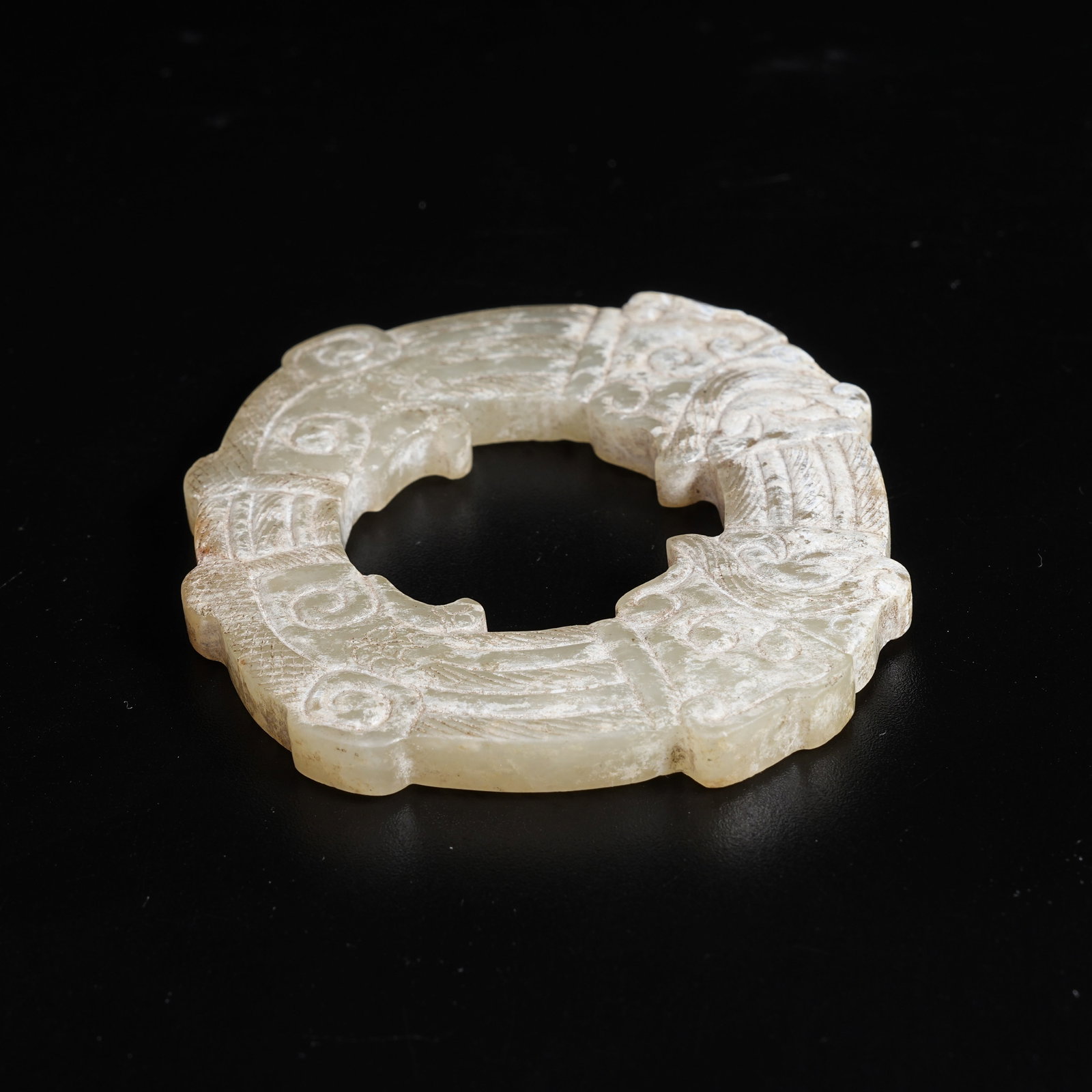 A ANCIENT JADE PENDANT WITH BEAST PATTERNS - 9