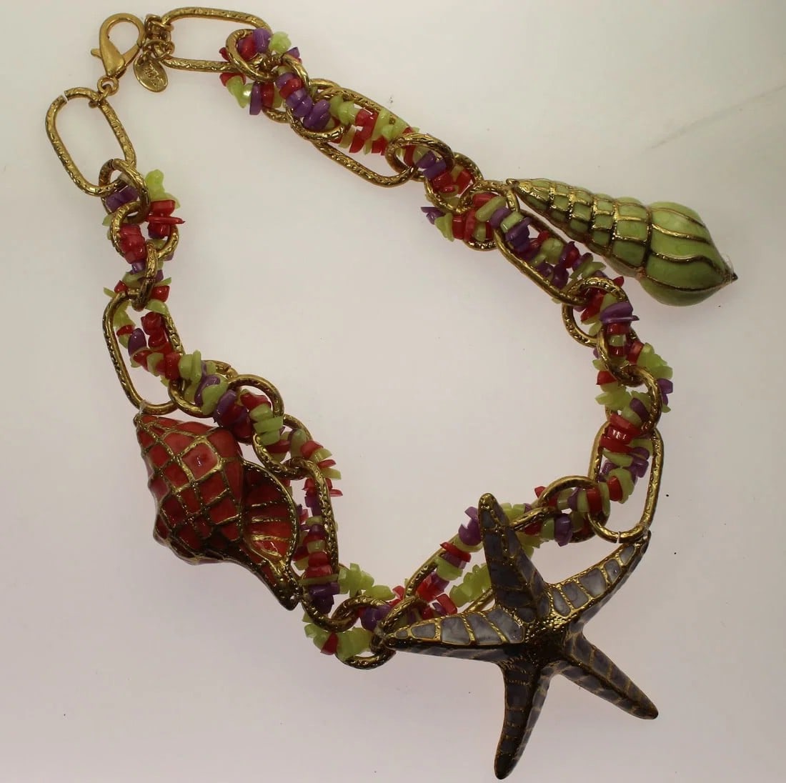 SEA-INSPIRED COSTUME GLASS BEAD NECKLACE FEATURING SHELLS & STARFISH (1 of 2)