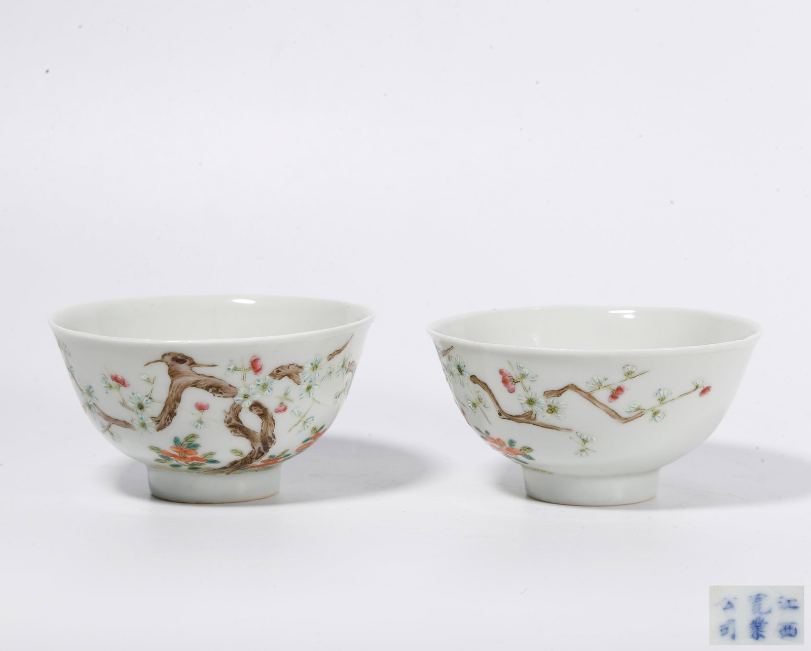 A PAIR OF FAMILLE ROSE CUPS WITH FLORAL PATTERNS: Pair of Famille Rose Cups with Floral Patterns