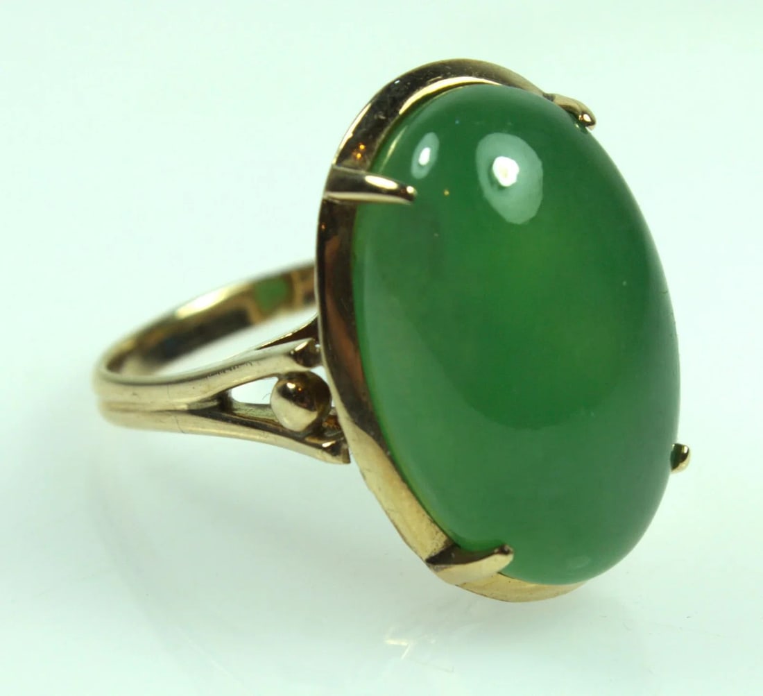 CHRYSOPRASE OVAL CABOCHON RING IN 14CT YELLOW GOLD (1 of 4)
