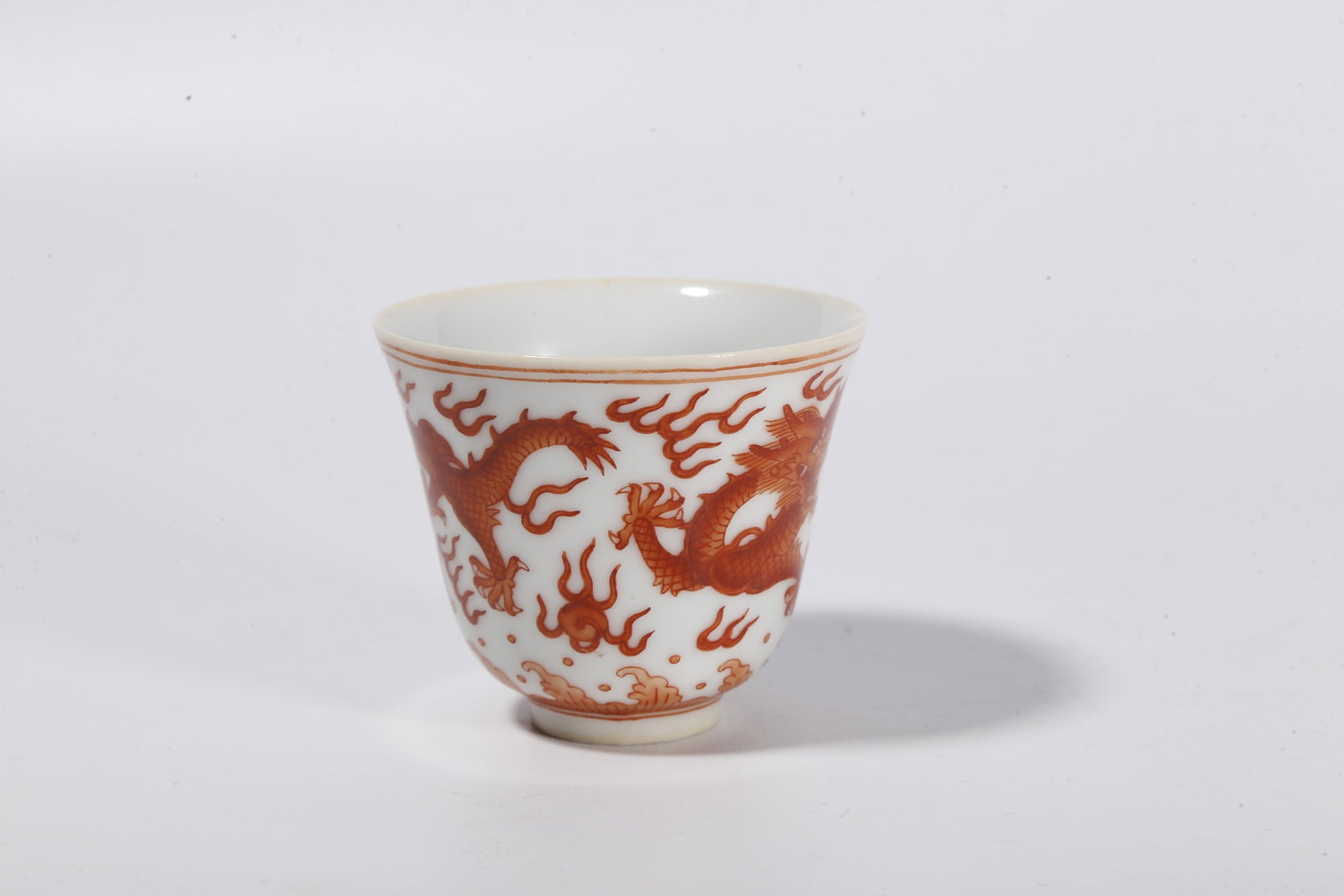 A UNDERGLAZE RED CUP WITH DRAGON PATTERNS - 3