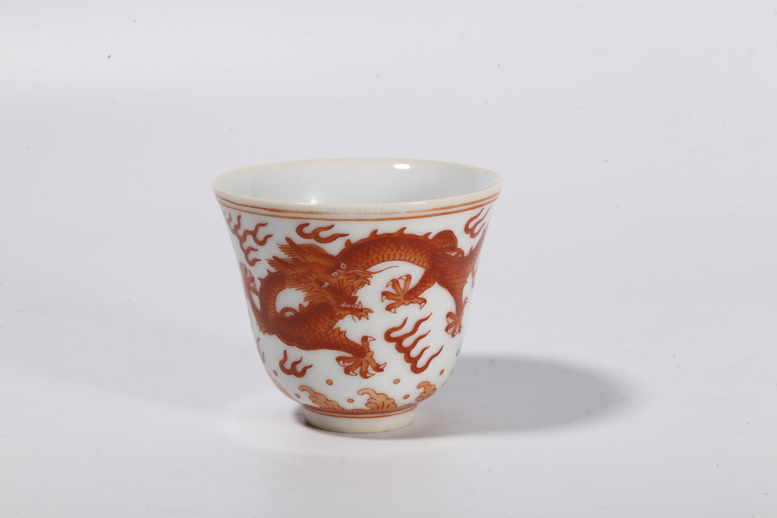 A UNDERGLAZE RED CUP WITH DRAGON PATTERNS - 4