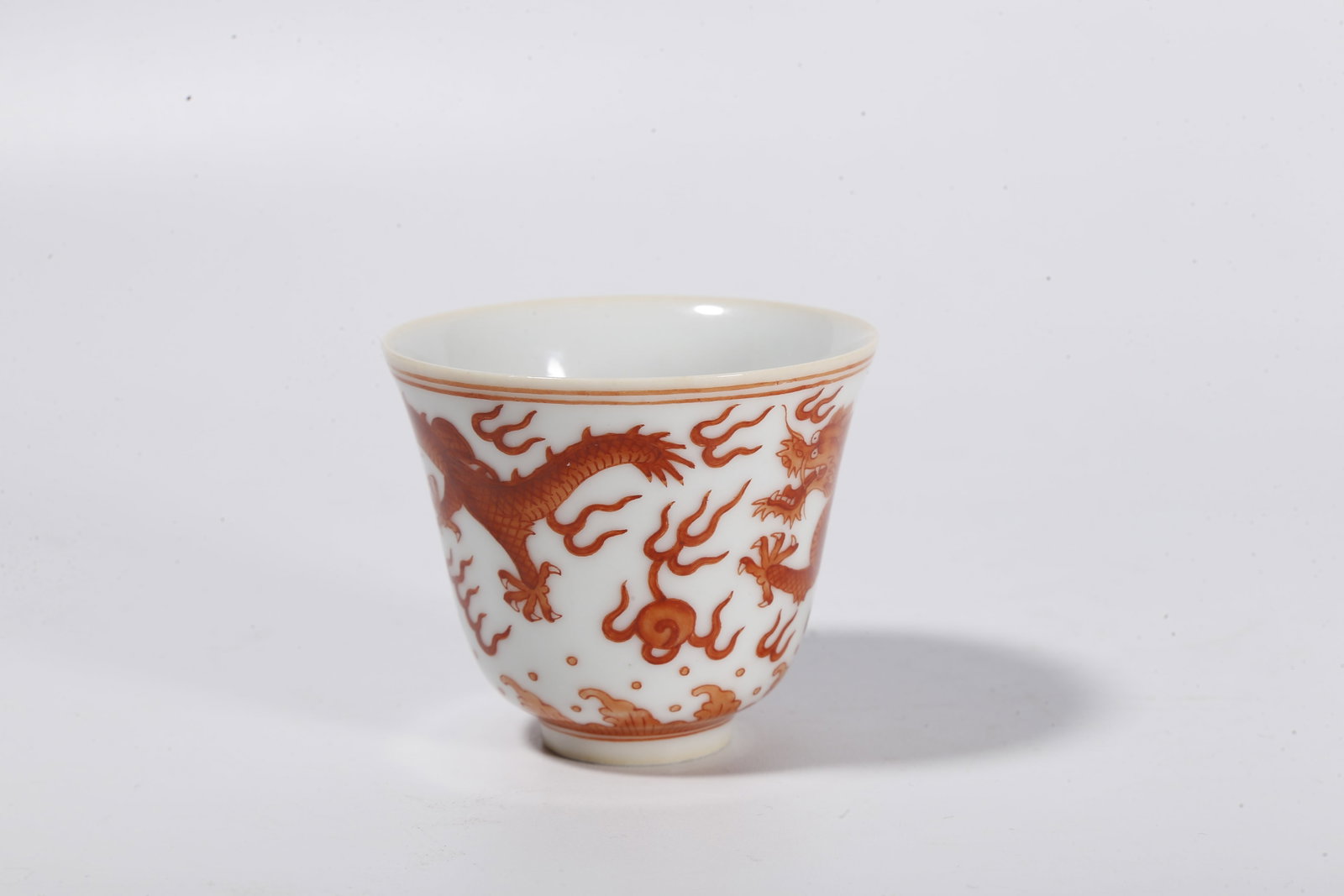 A UNDERGLAZE RED CUP WITH DRAGON PATTERNS - 5