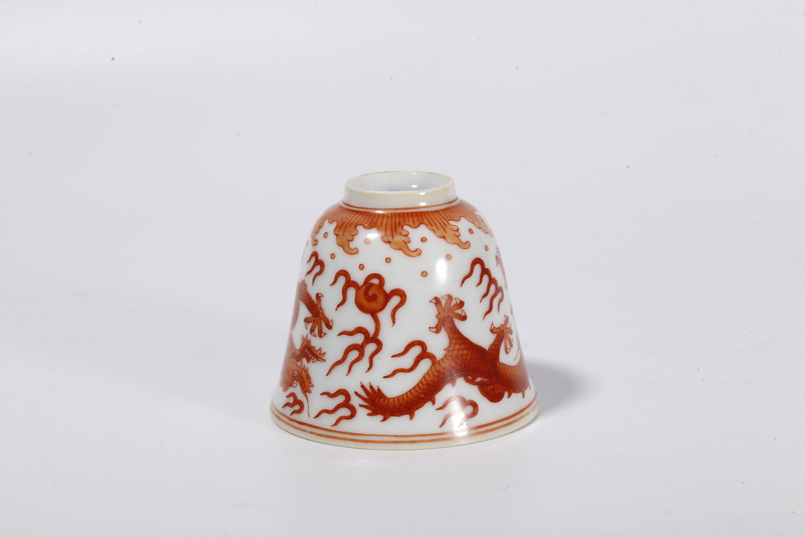 A UNDERGLAZE RED CUP WITH DRAGON PATTERNS - 7