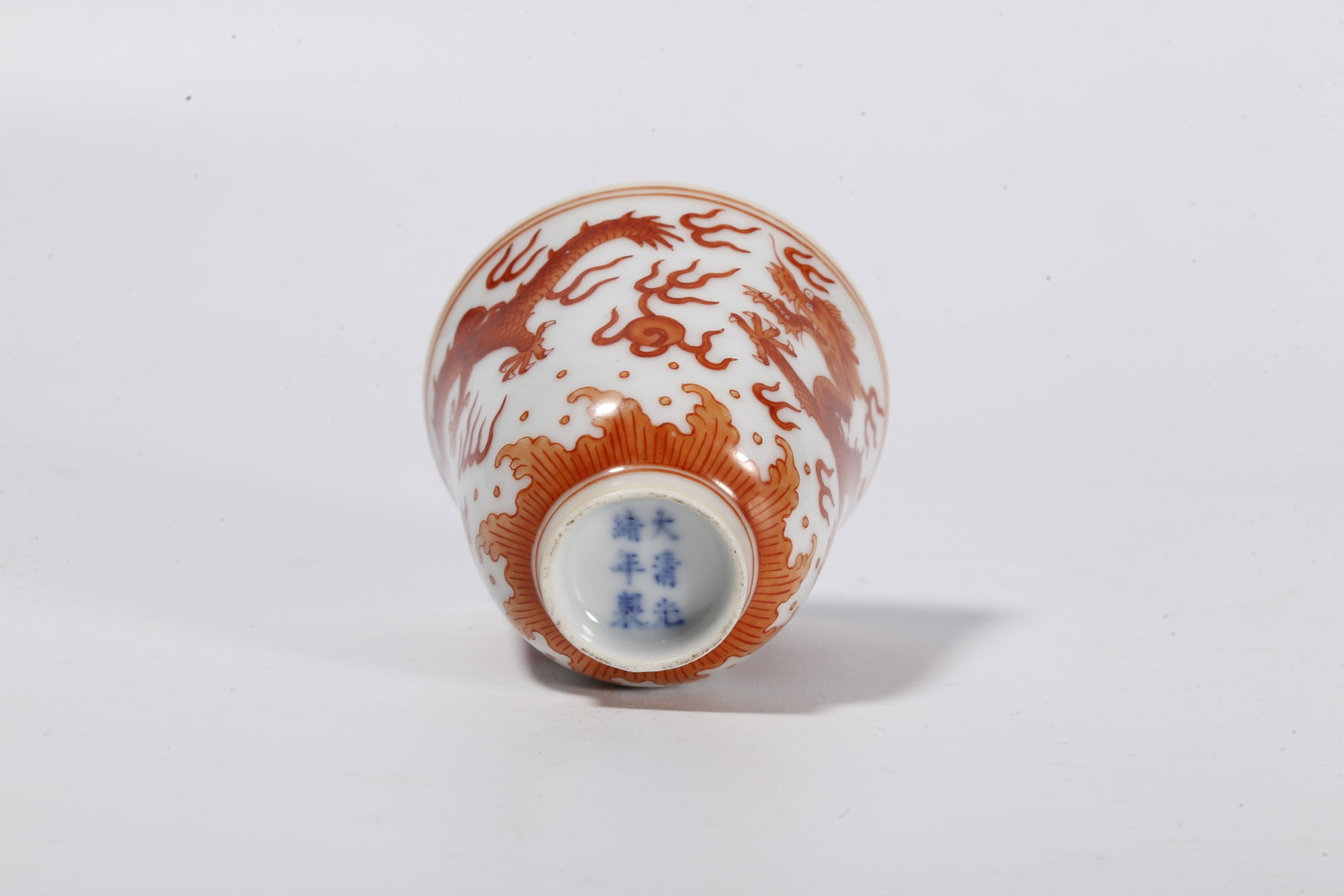 A UNDERGLAZE RED CUP WITH DRAGON PATTERNS - 8